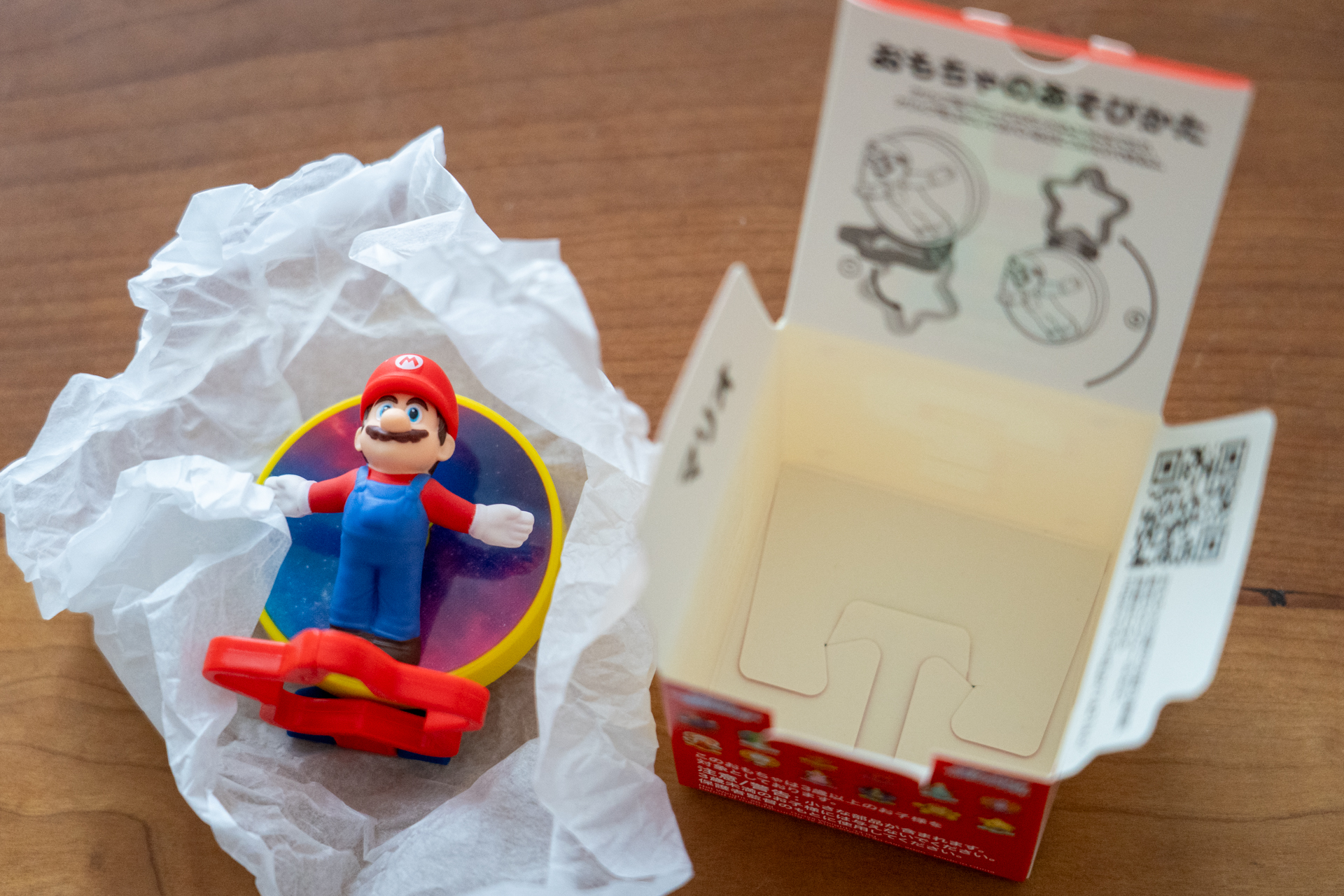 説明書がない代わりに、箱の内側にキャラクター名と遊び方が書かれている