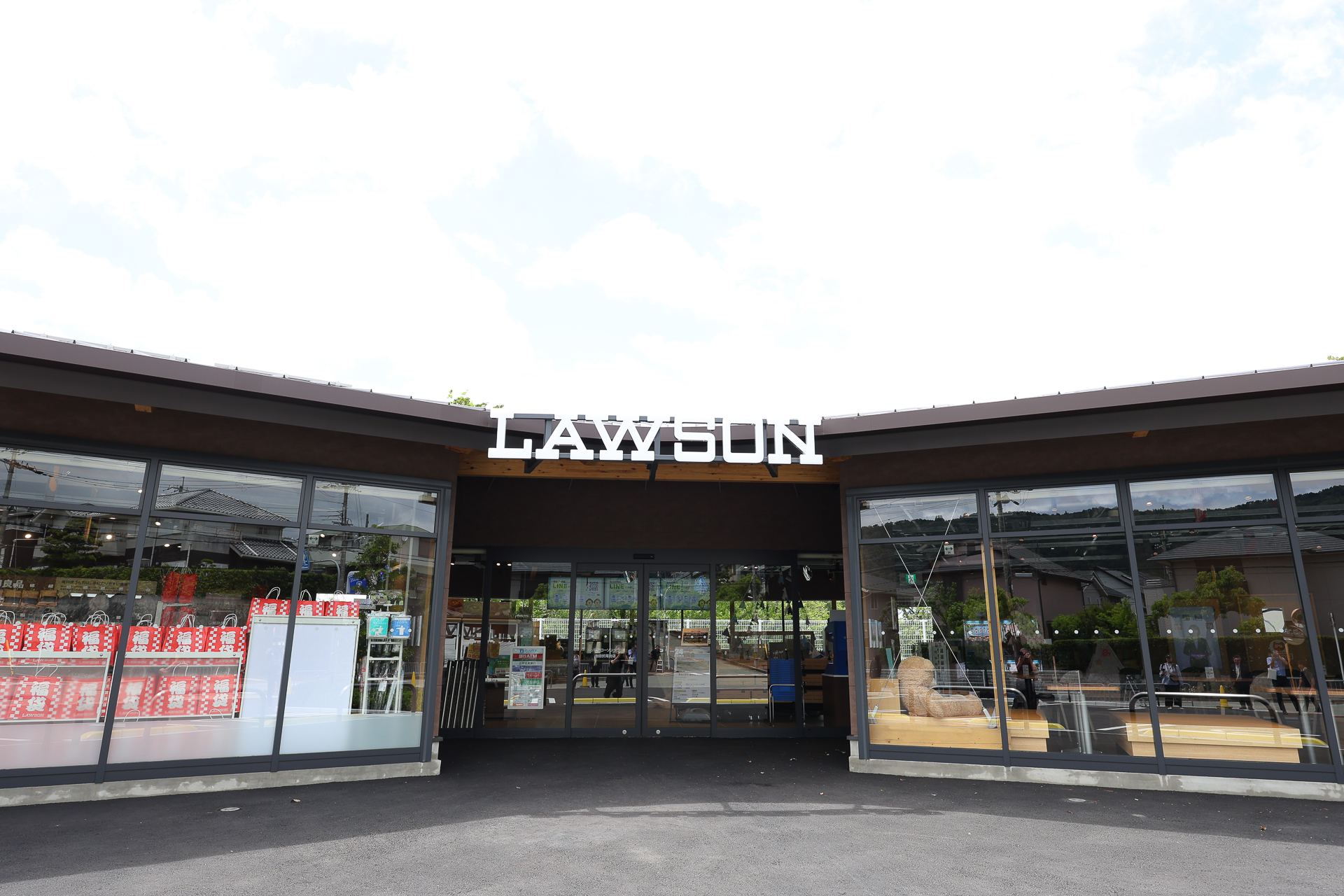 ハッピーローソンタウン池田伏尾台店の外観