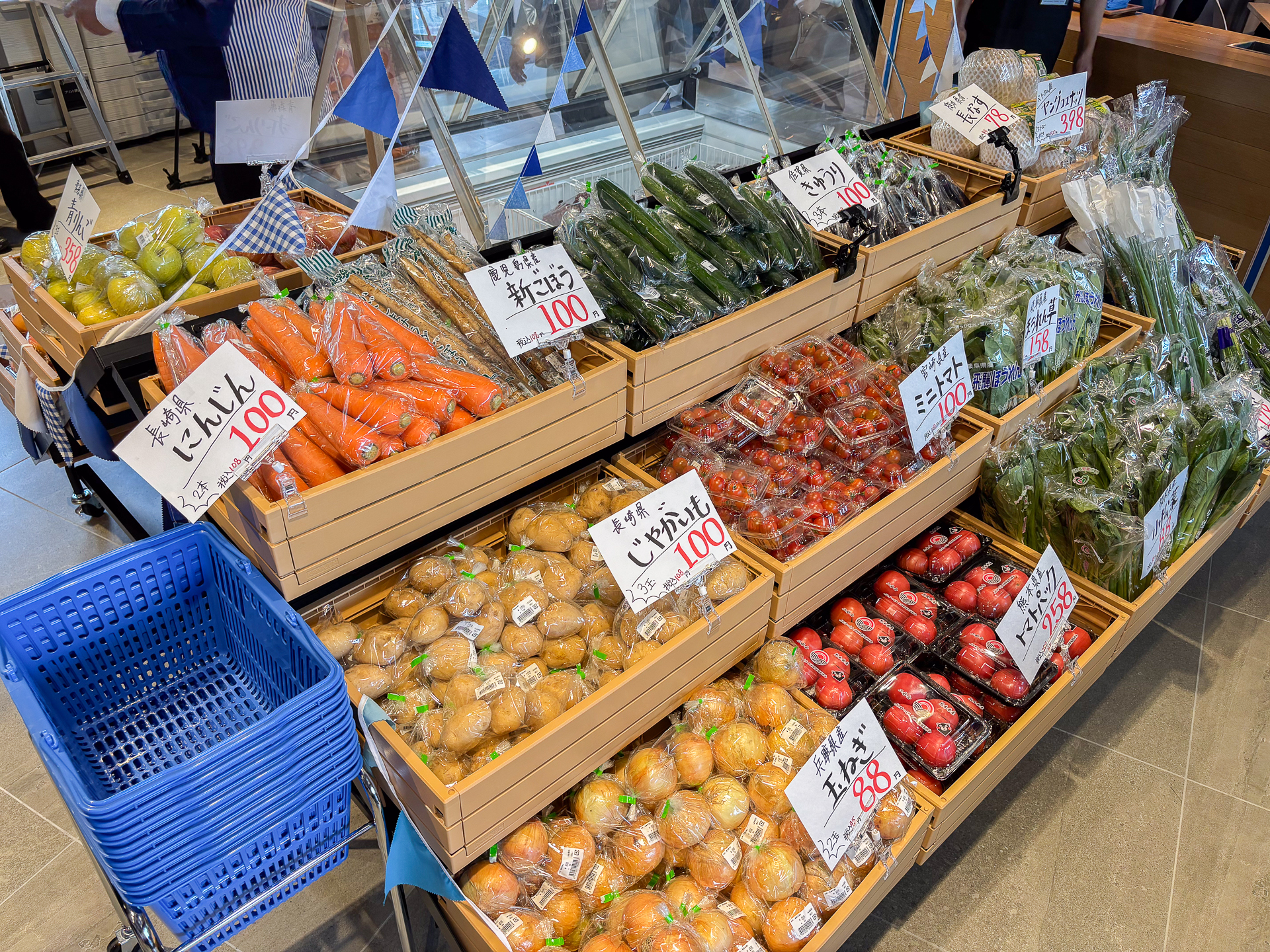 コンビニながら野菜などの生鮮品の品ぞろえも豊富