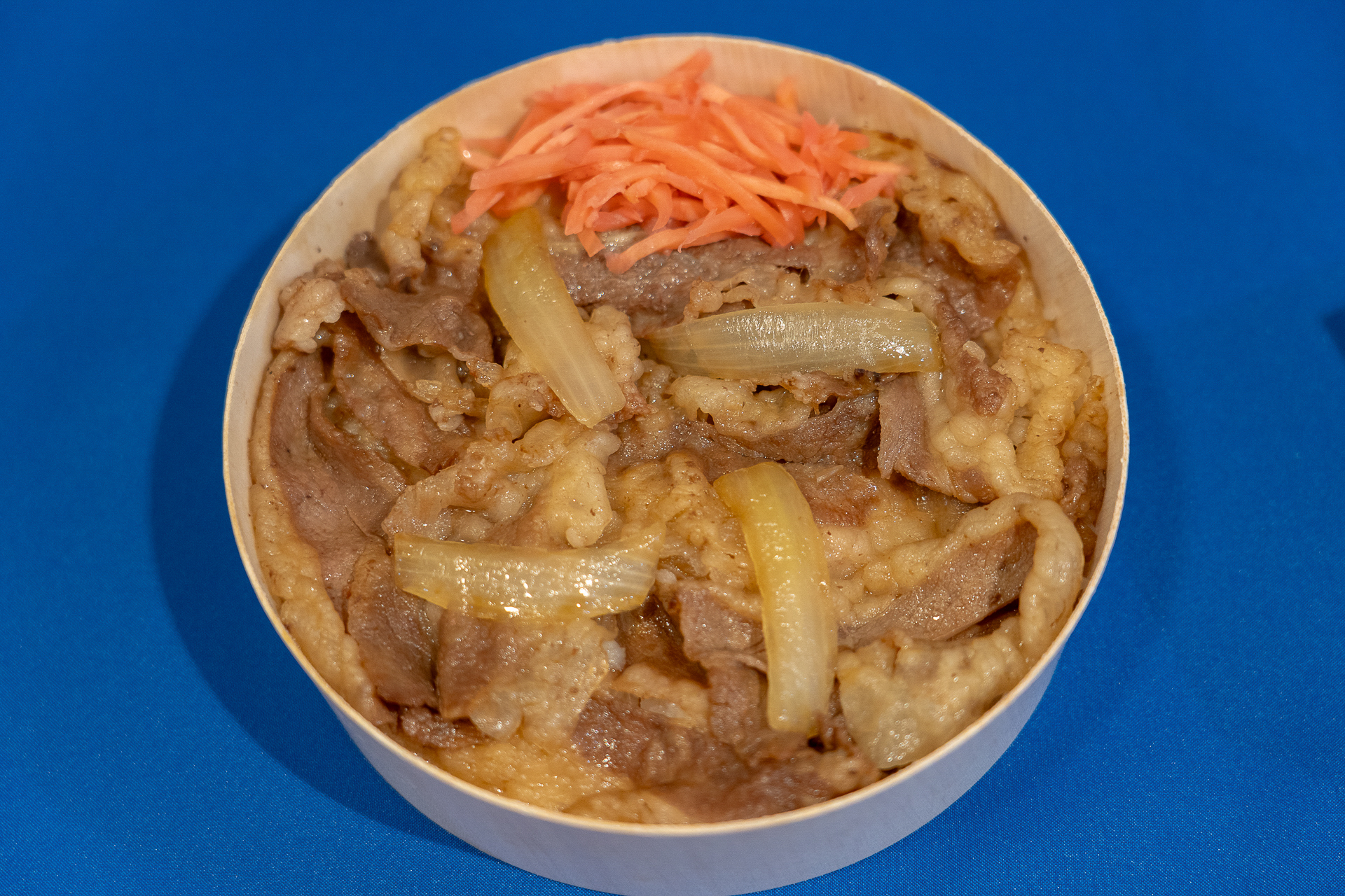 「肉倍量神戸牛牛めし」（2080円）