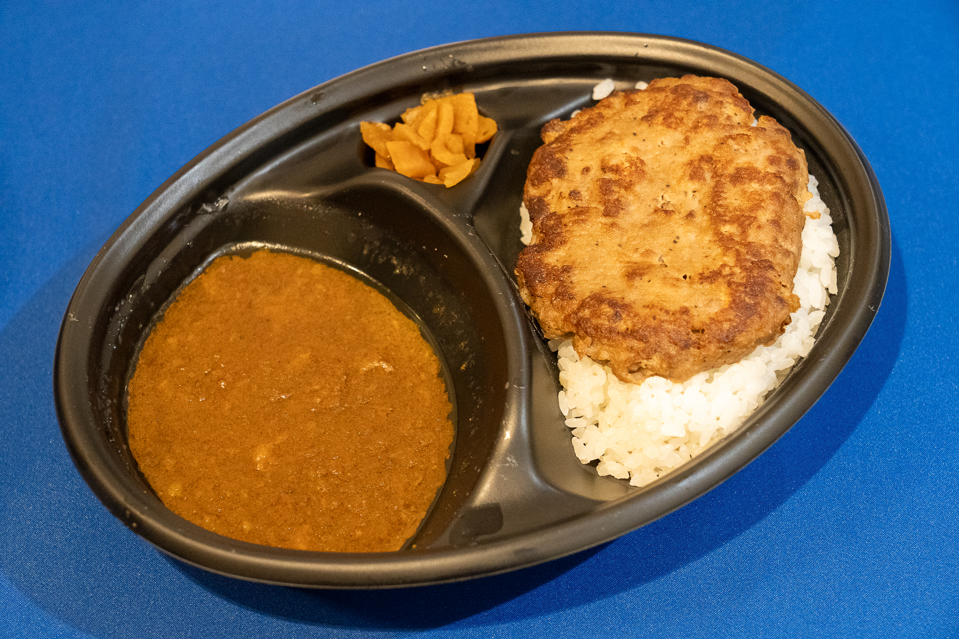 「創業ビーフRichカレー×黒毛和牛ハンバーグ」（1681円）