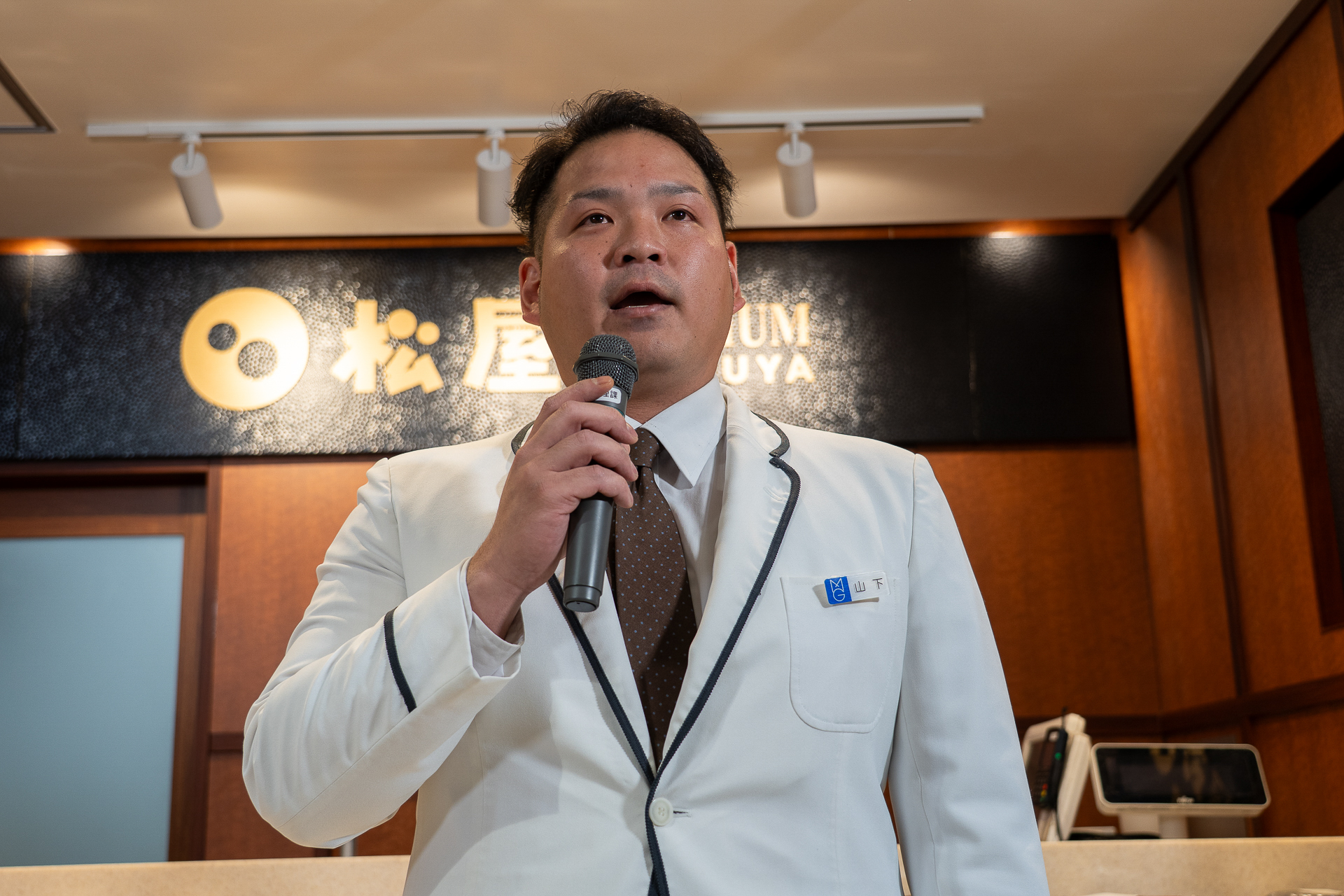 「コンビニなどの弁当・おにぎりの価格が上がっている昨今、百貨店のお弁当・お惣菜を選ぶ人が増えている。その動きをさらに加速させたい」と語った株式会社松屋 食品部 食品一課 MD担当バイヤー 山下寿徳氏