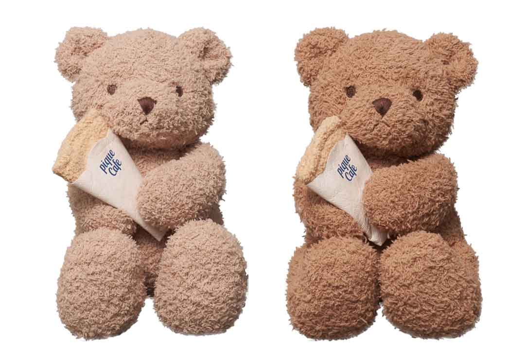 ベージュとブラウンの「ピケカフェ クレープベアぬいぐるみ」