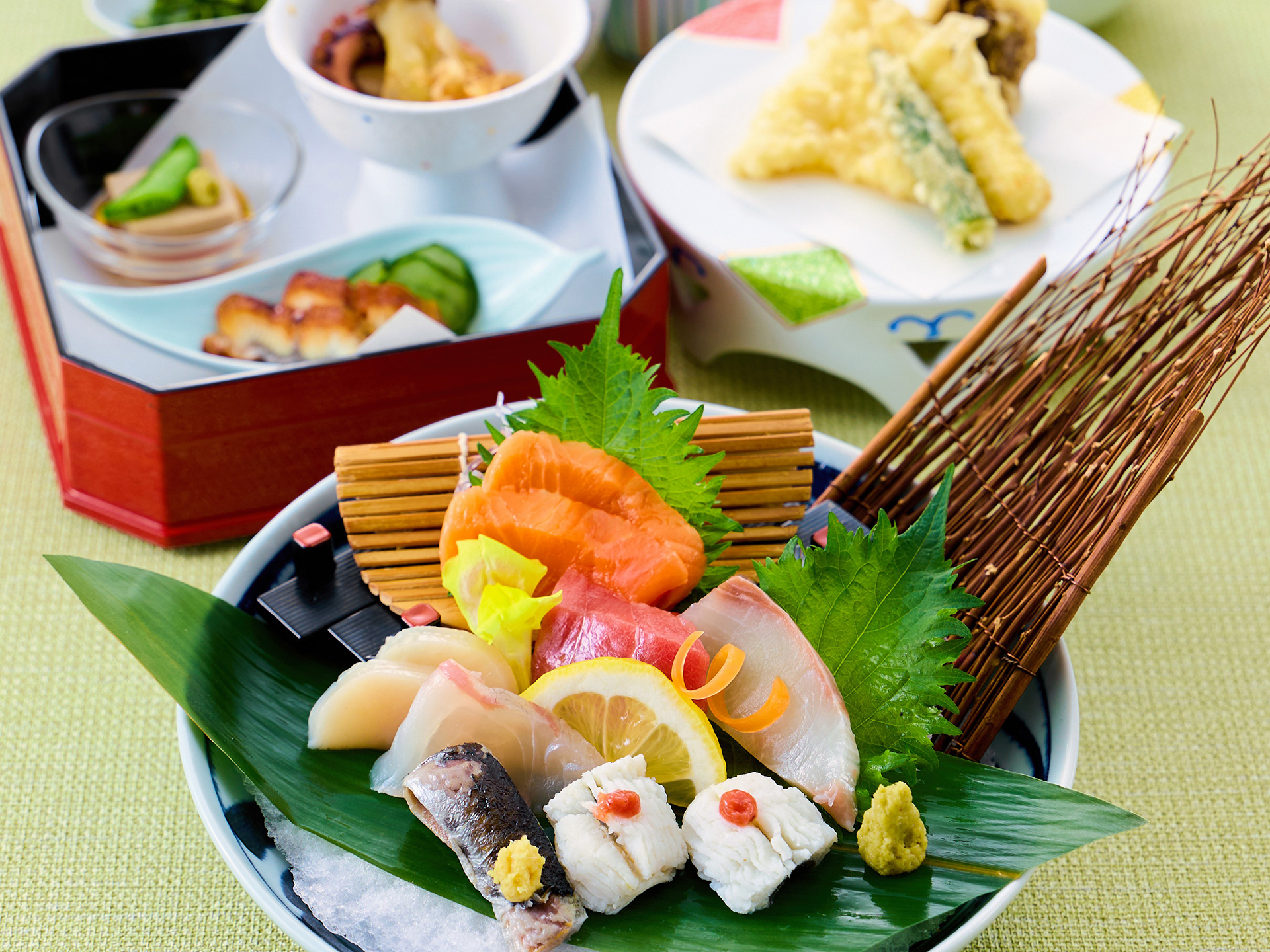 「夏のお造り膳」（2700円）