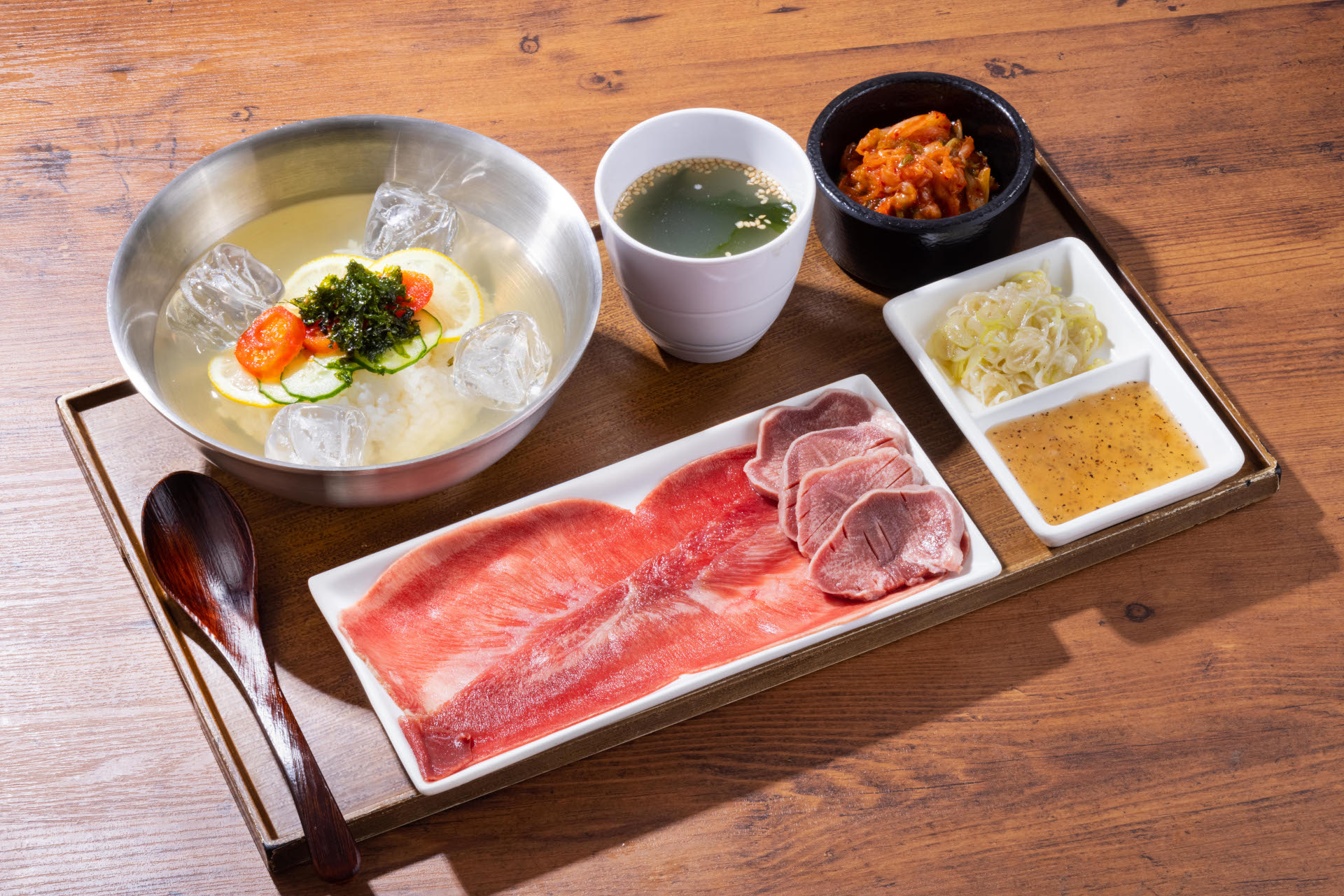 「ネギ塩レモンセット（タン盛り合わせ）」（1450円）