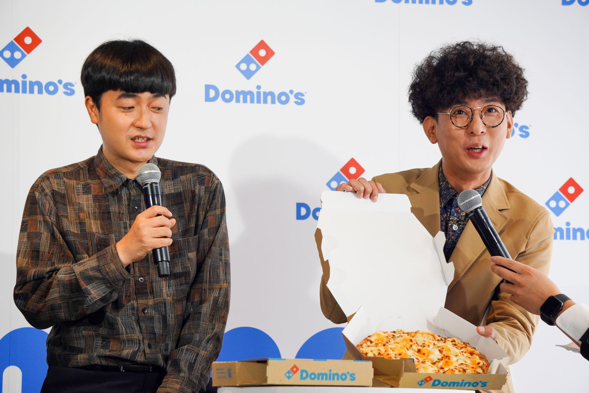 「ワールドチーズ」を目の前にボリュームに驚く2人