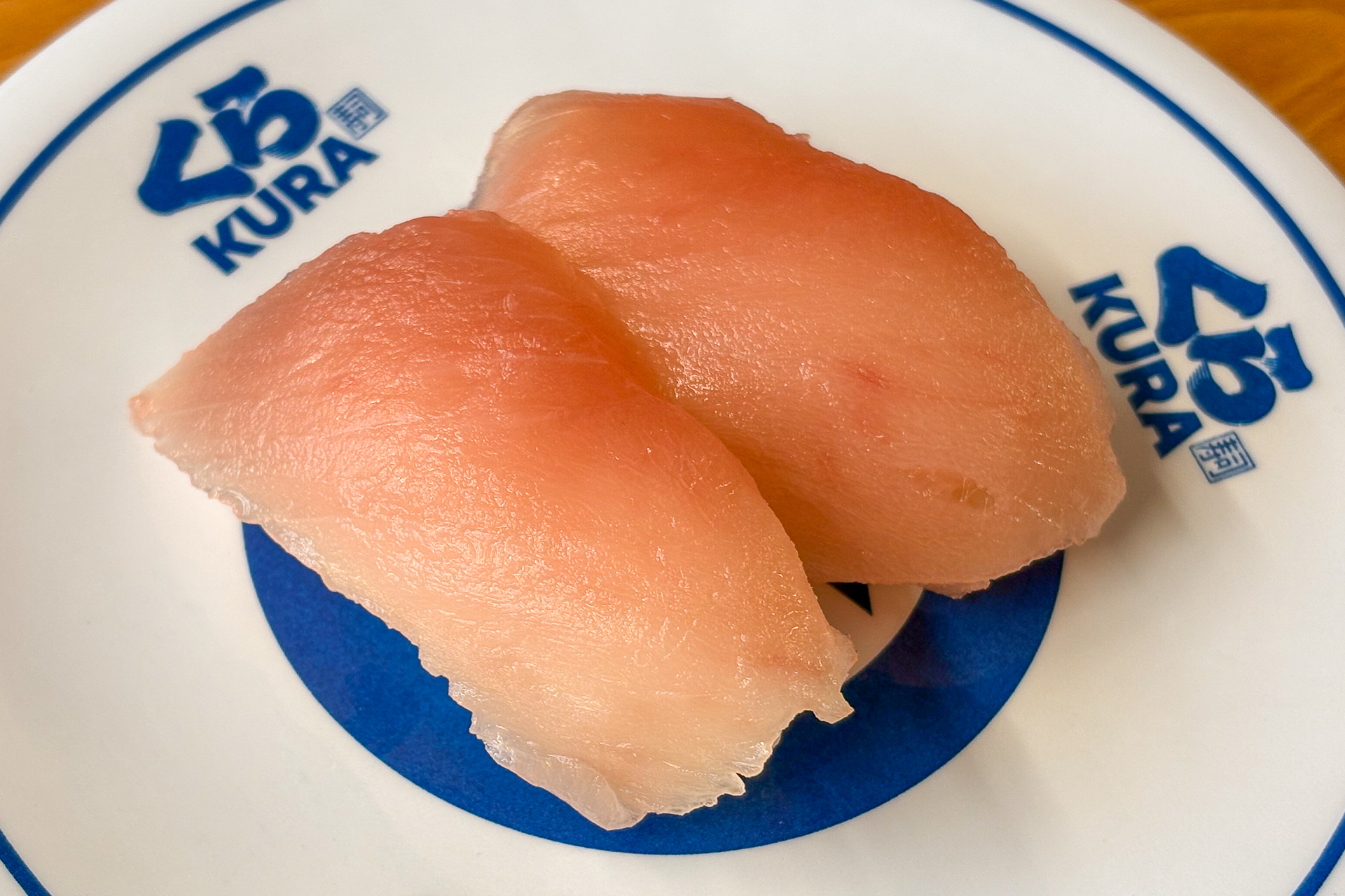 合わせるお寿司は「ビントロ」