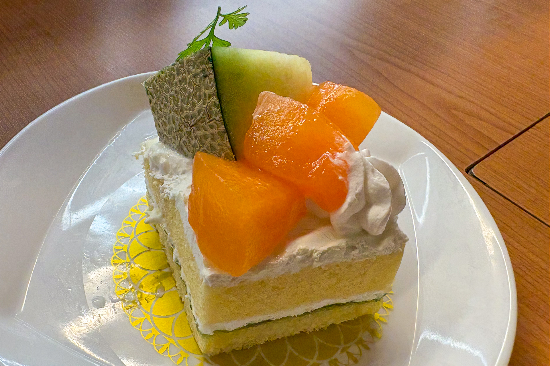 2種類の国産メロンを使った「国産ダブルメロンショートケーキ」