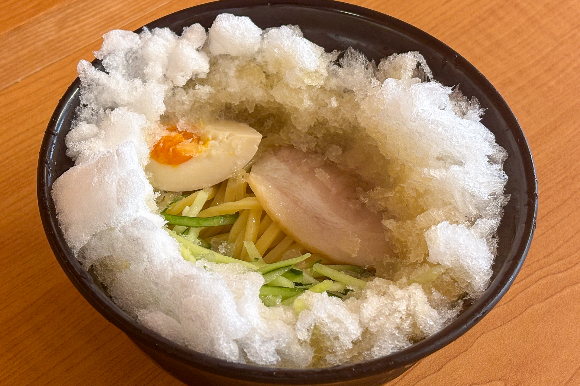 くら寿司「スノーマウンテン旨辛冷麺」