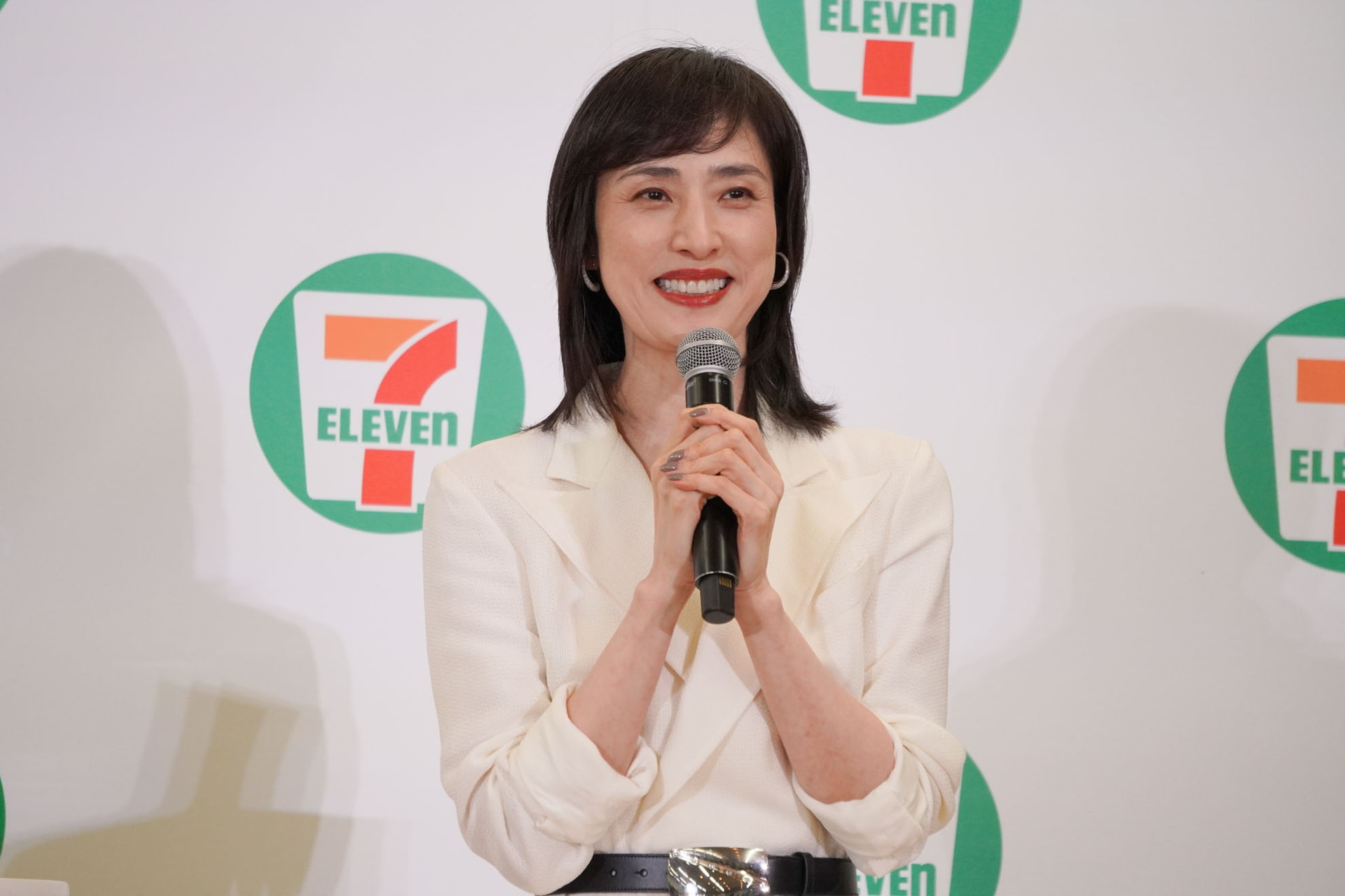 テレビCMで登場している天海祐希さんが登壇
