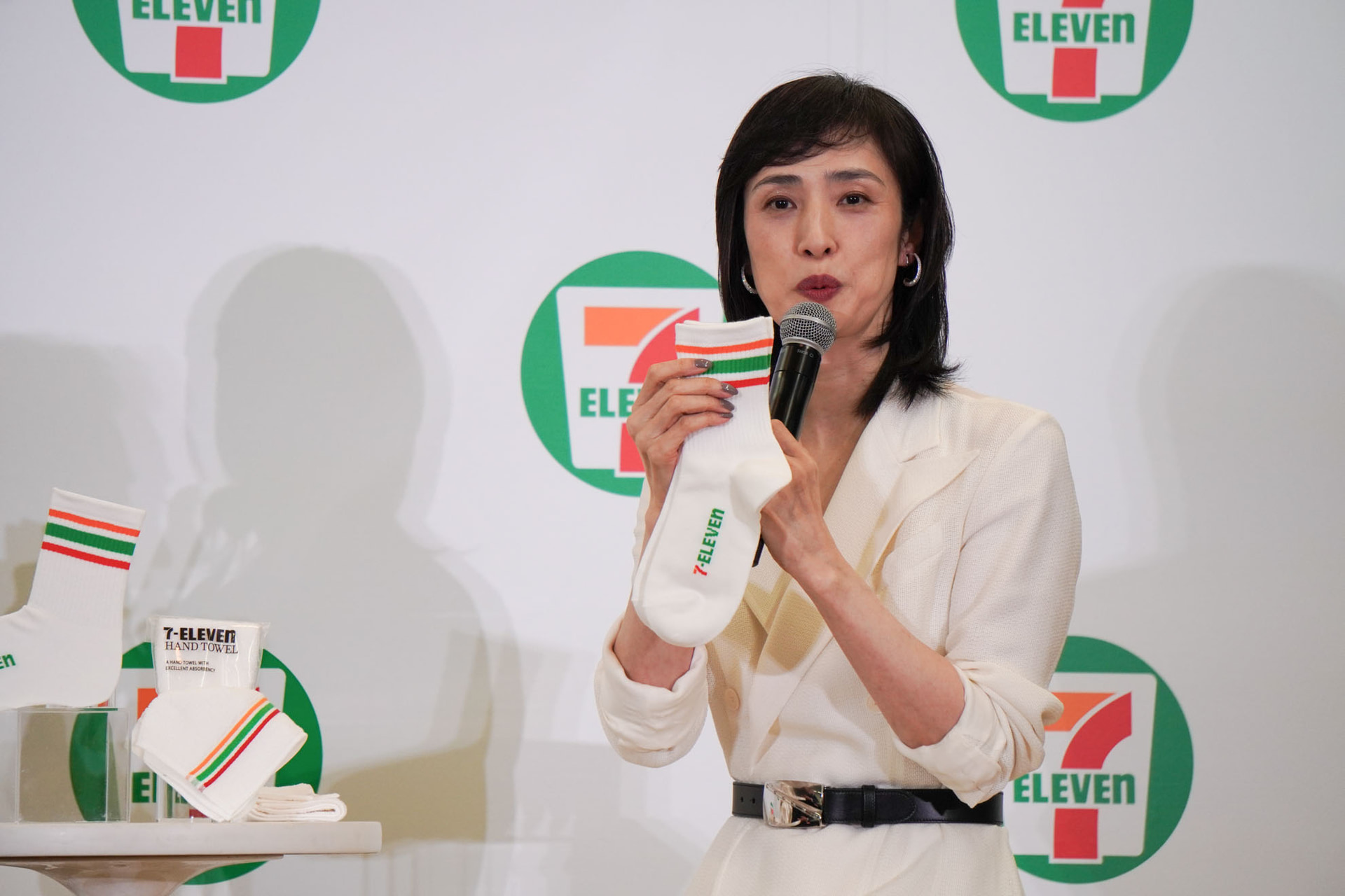 天海さん愛用の「ストライプソックス【セブン-イレブン】」