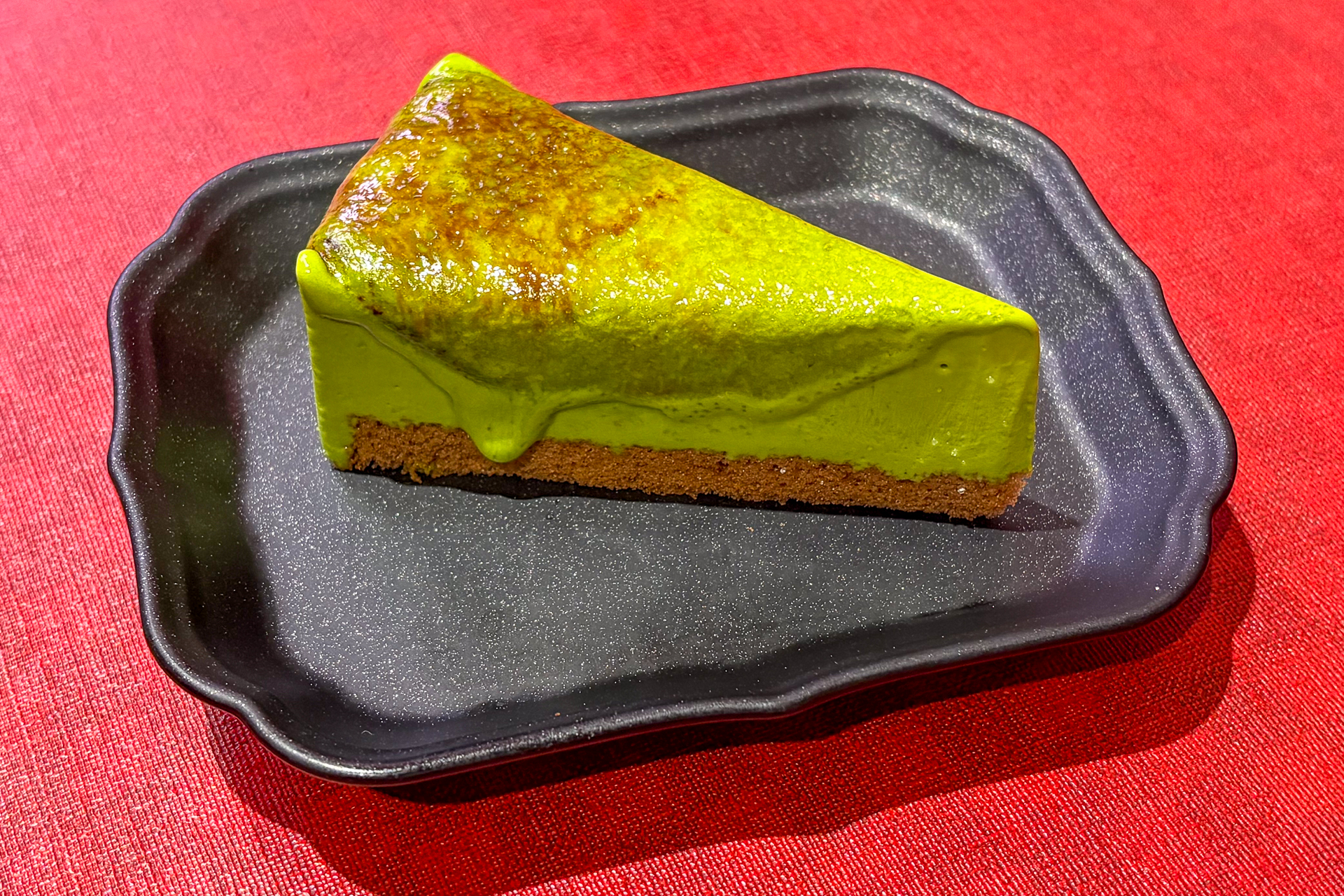 宇治抹茶のレアチーズケーキをブリュレした「老舗茶舗のお抹茶ブリュレチーズケーキ」