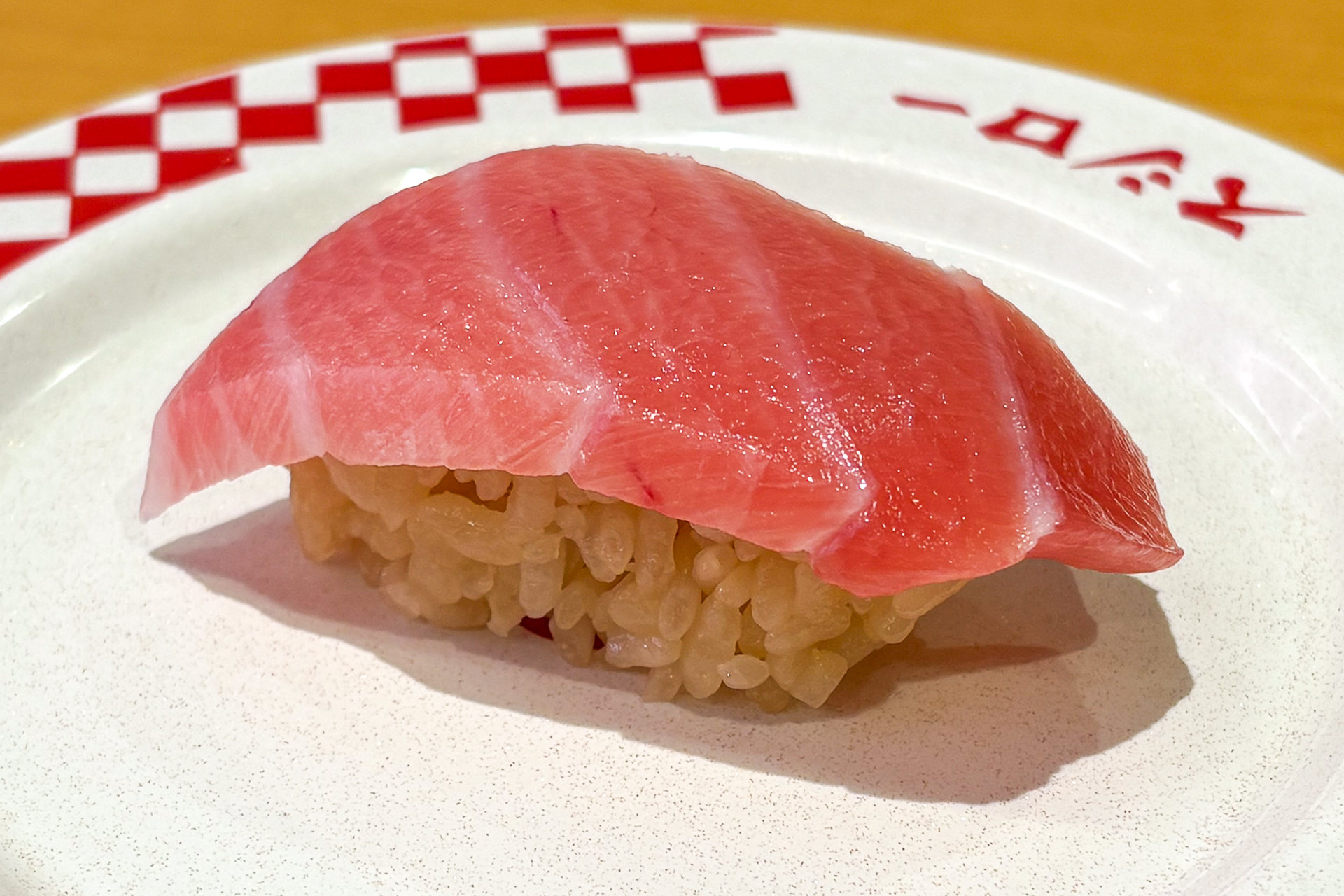 スッととろける脂が味わえる「厳選 天然本鮪大とろ」