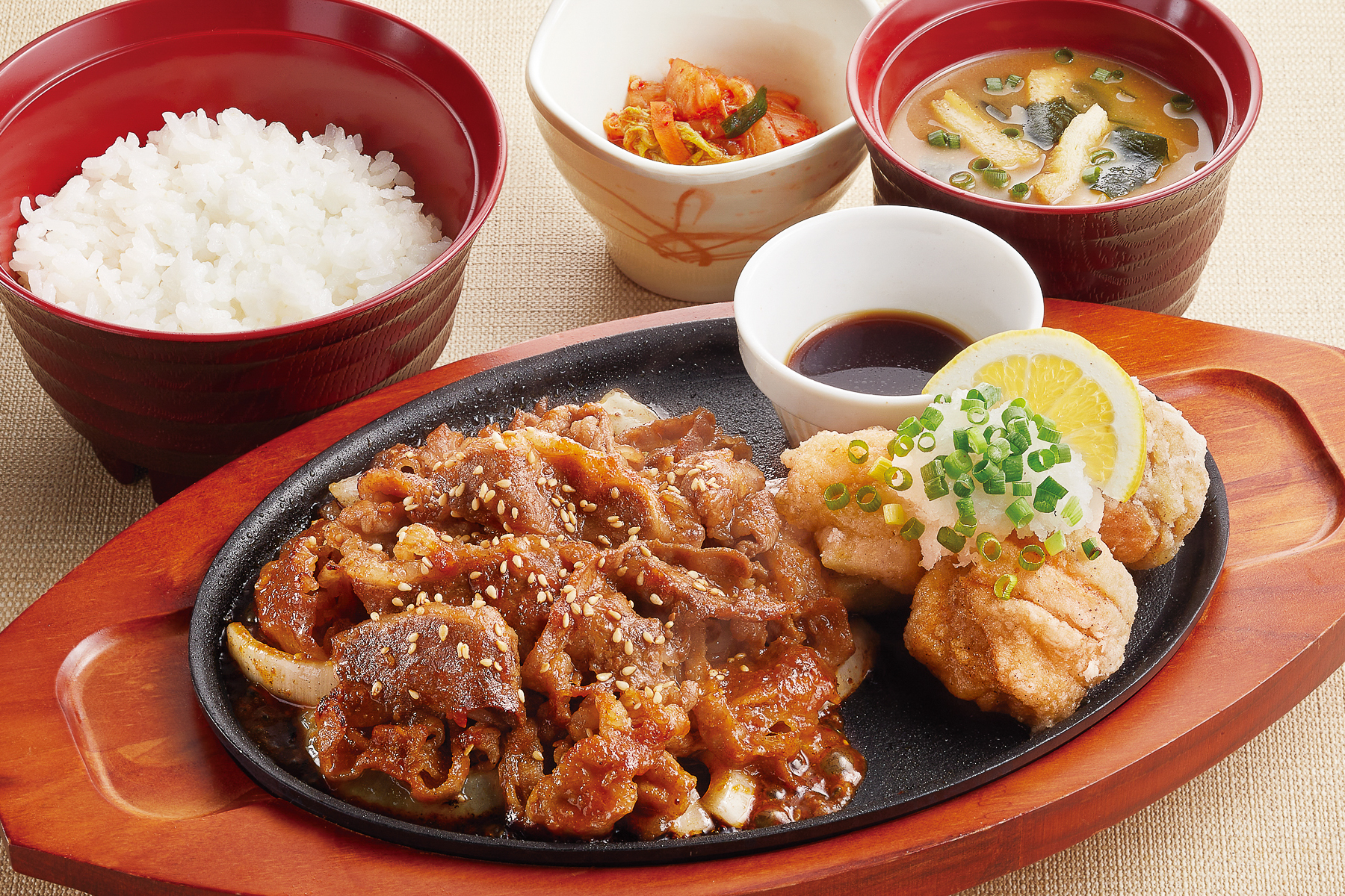 肉増し！牛焼肉とおろし唐揚げ定食