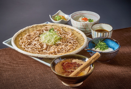 「炙り味噌つけそばとしらすといくらミニ丼セット」（1820円）