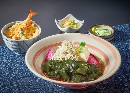 「三陸産わかめの香味そばと天ぷらミニ丼セット」（1860円）