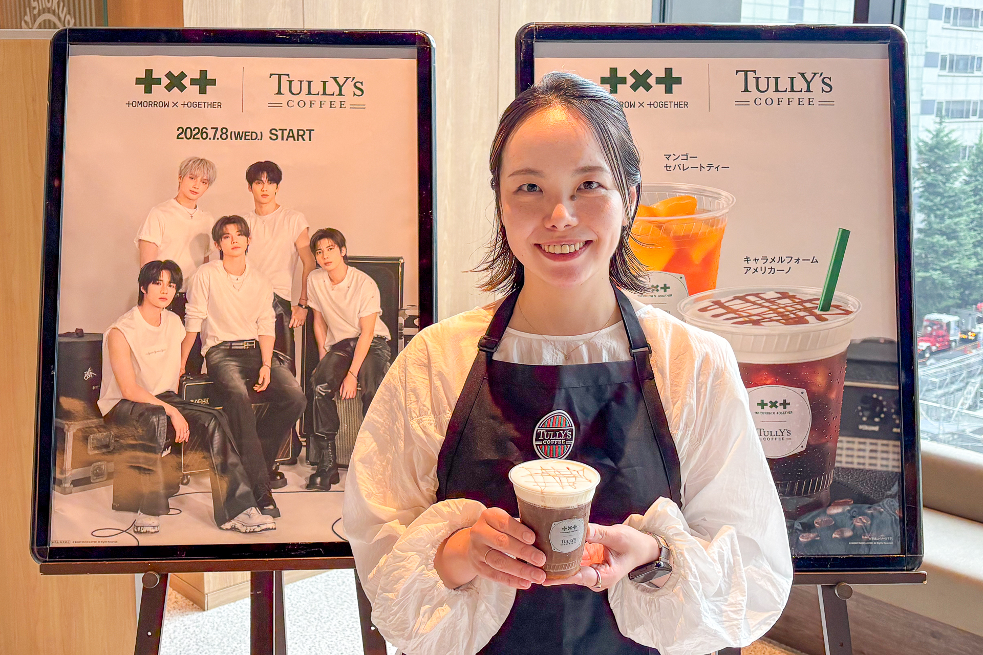 タリーズコーヒー発表会でドリンクを紹介するマーケティング本部の石川氏