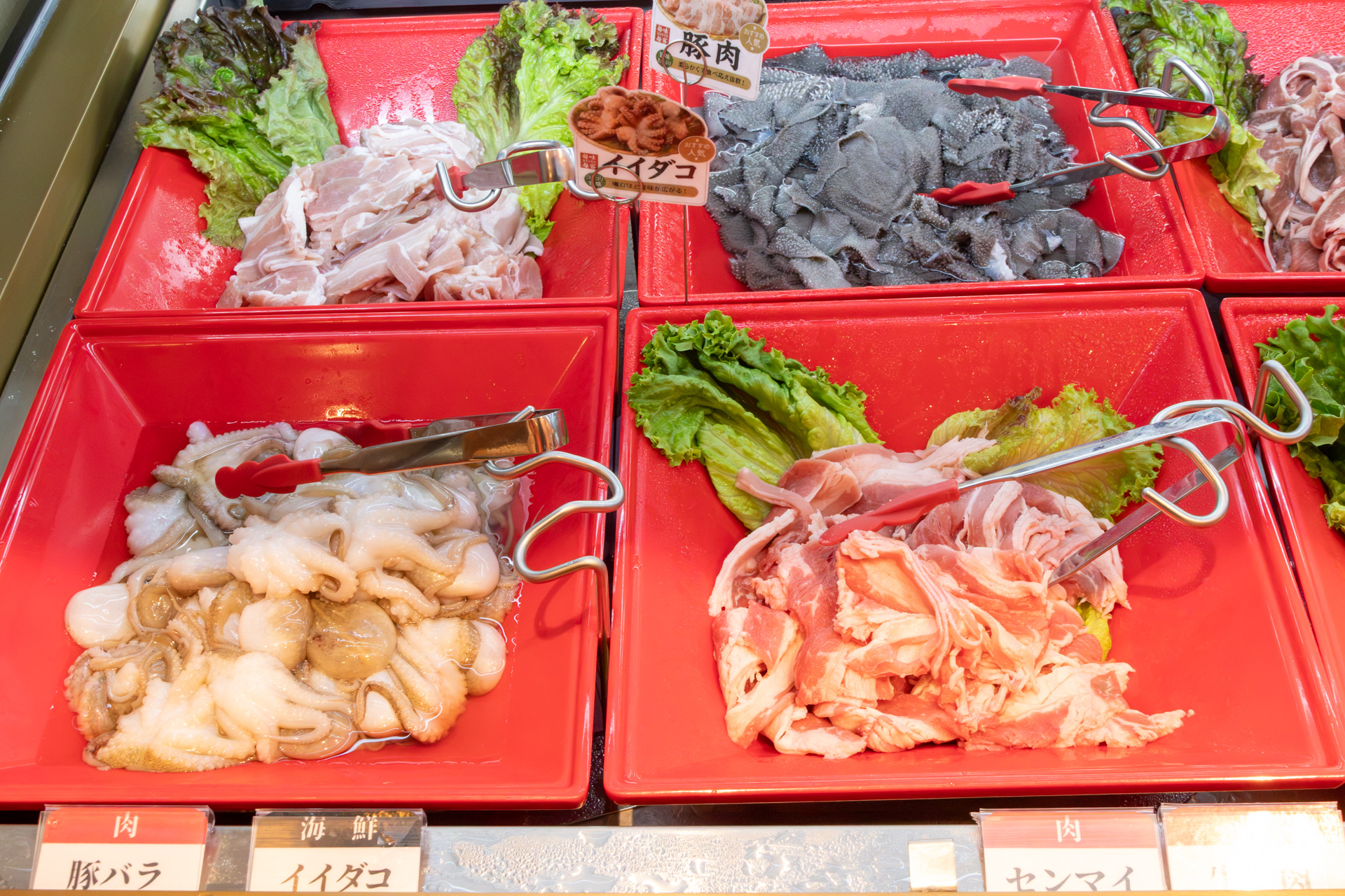豚肉やラム肉のほか、センマイやイイダコなどもあった