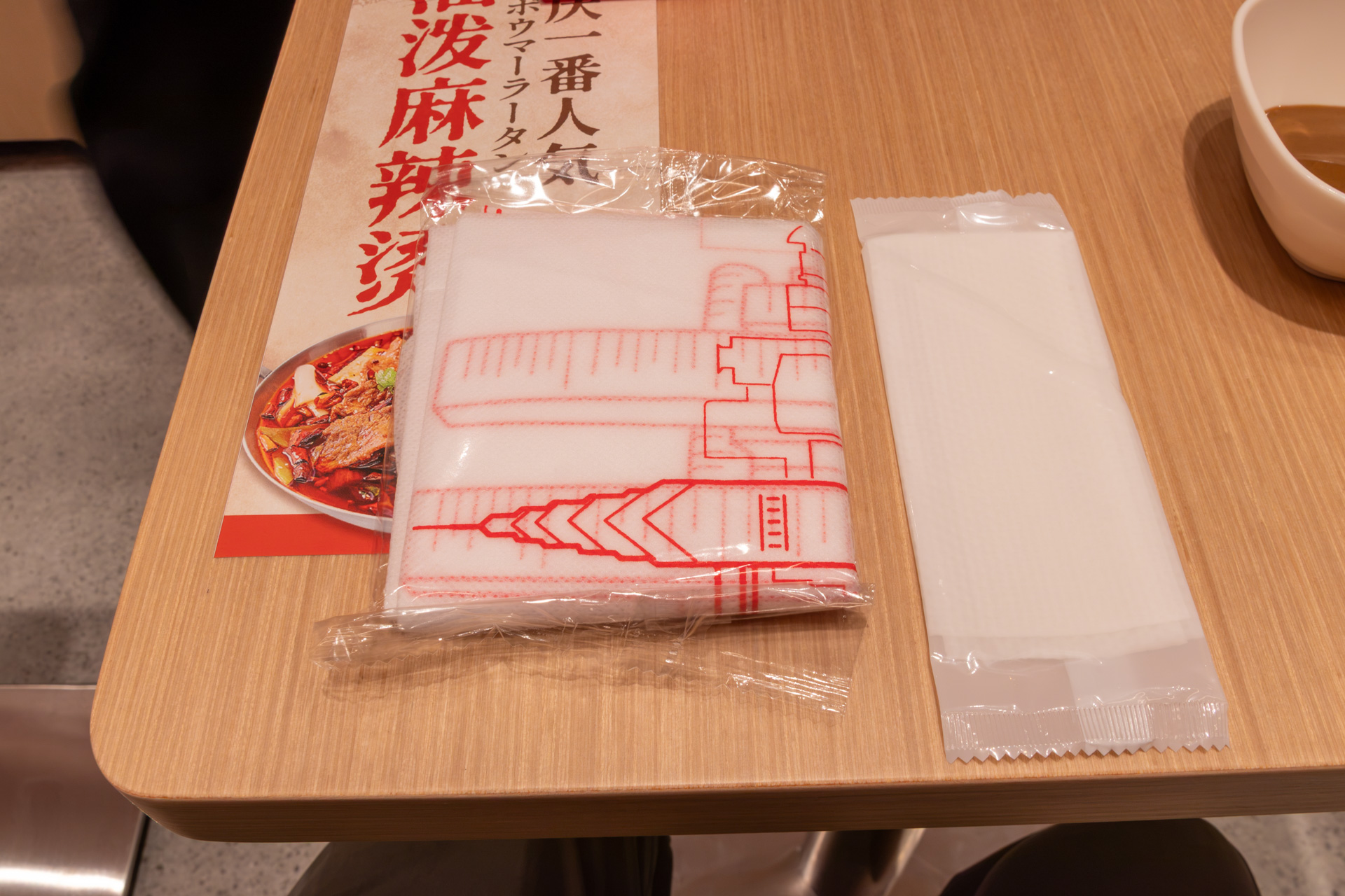 紙エプロンも用意されているので、着用することをオススメする