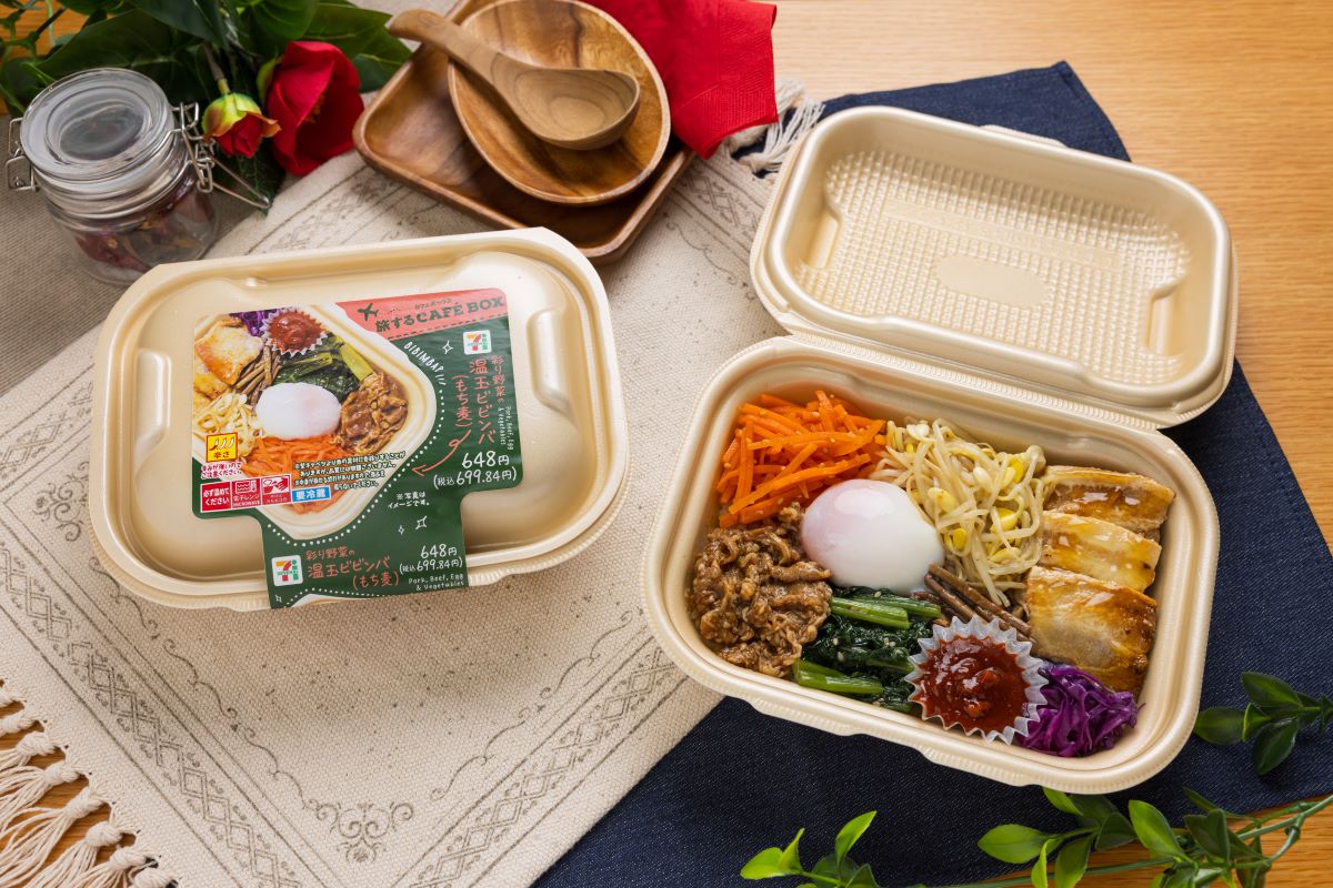 セブン-イレブン「旅するCAFÉ BOX 温玉ビビンバ（もち麦）」