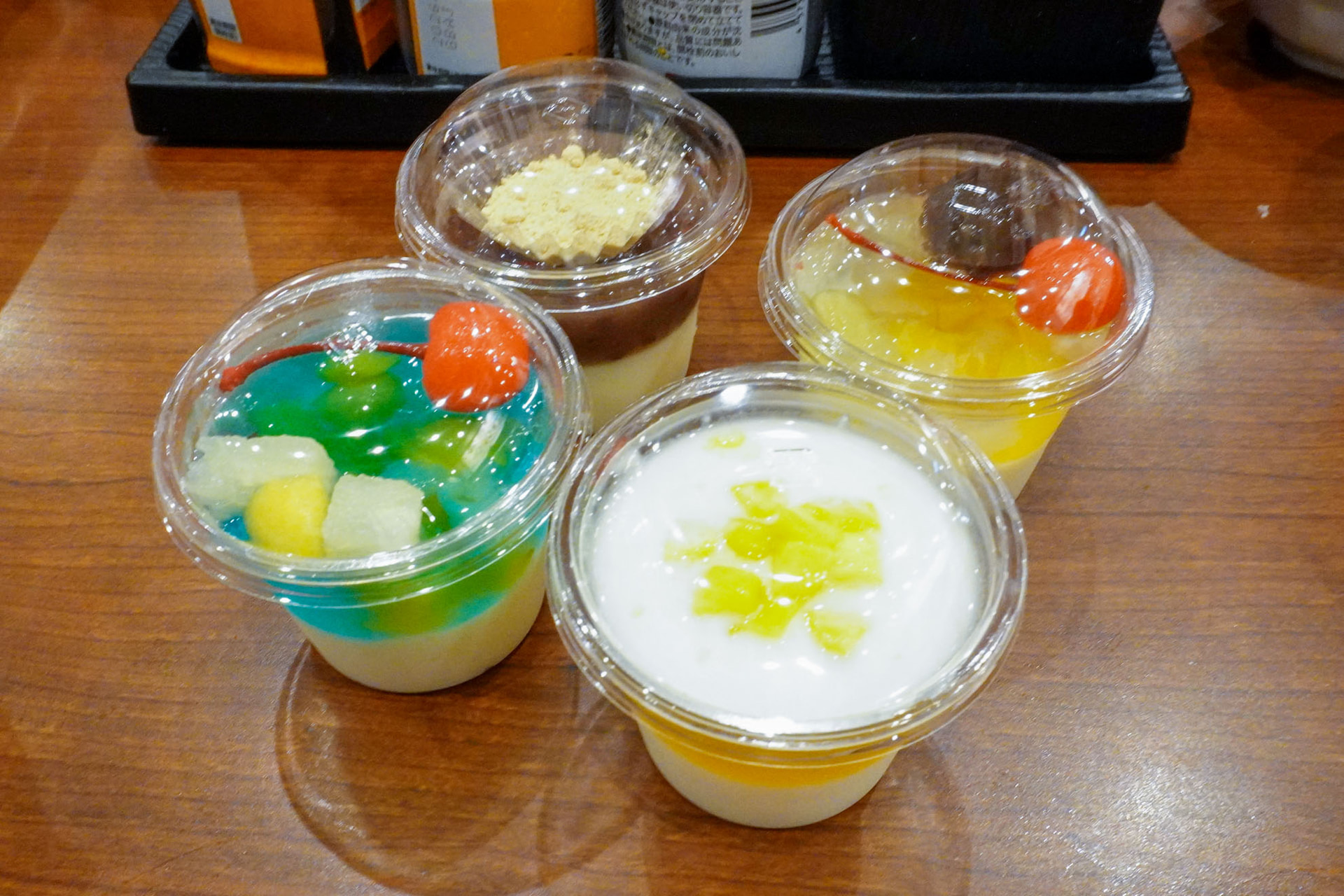 試食で提供された「丸亀うどんプリン」4品