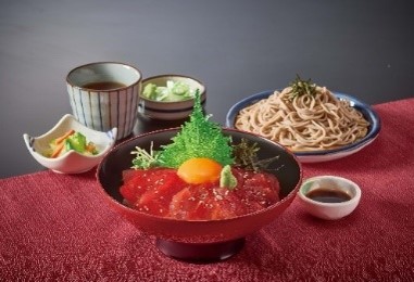 「漬けまぐろ丼と麺」（1670円）