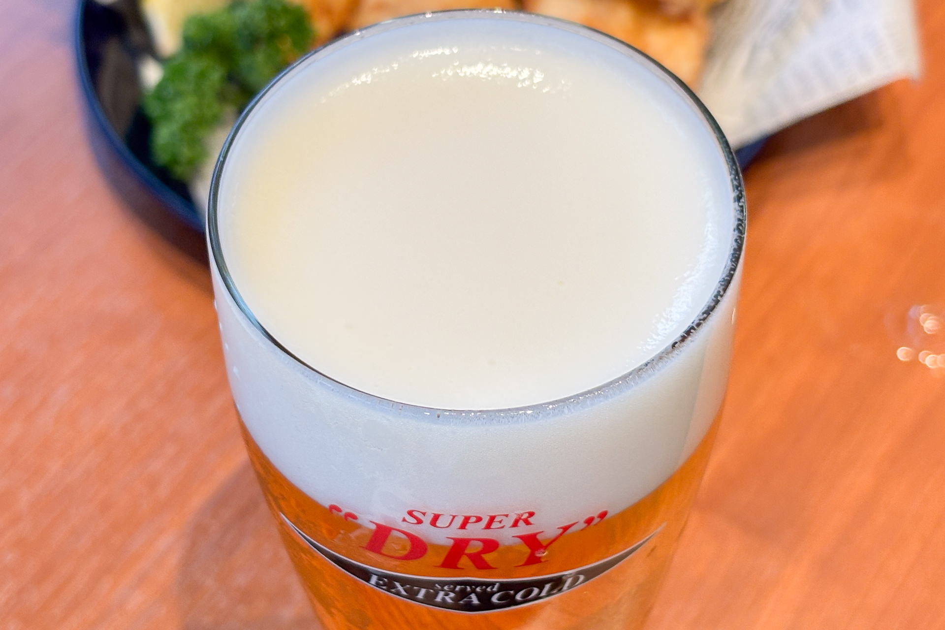 よく冷えたビールは泡もきめ細やかになる