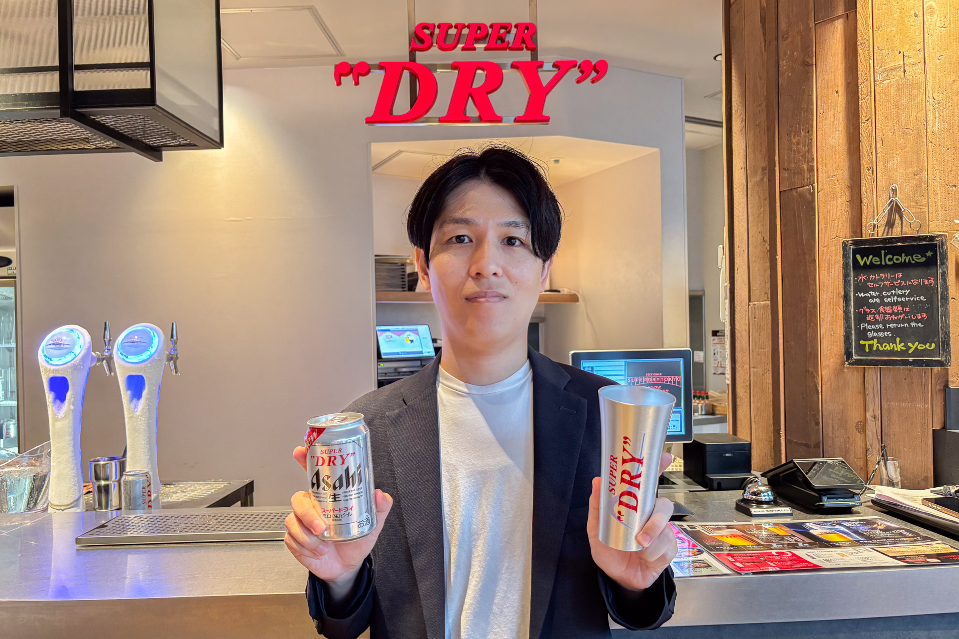 アサヒビール株式会社 マーケティング本部 ビールマーケティング部 スーパードライ ブランドマネージャー 堀謙太氏に話を聞いた。堀氏は日本ソムリエ協会のソムリエ資格の所持者でもある