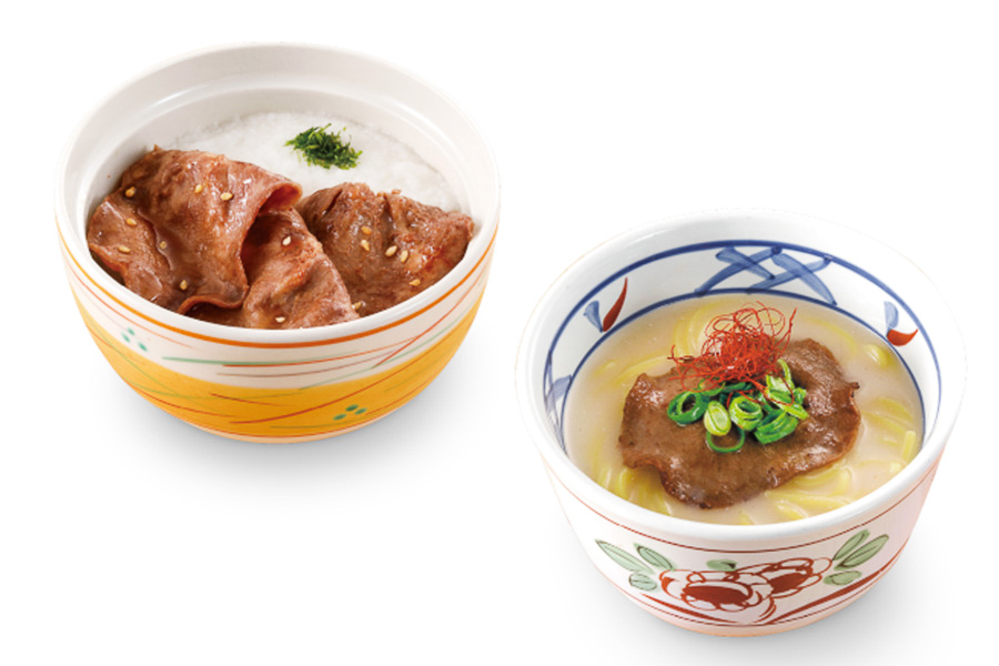 ミニ牛タンとろろ丼（左上）とミニ牛骨白湯ラーメン（右下）