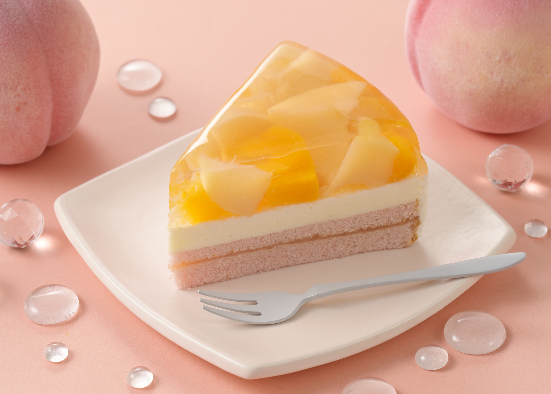 「桃涼みケーキ（白桃＆黄桃）」（626円）