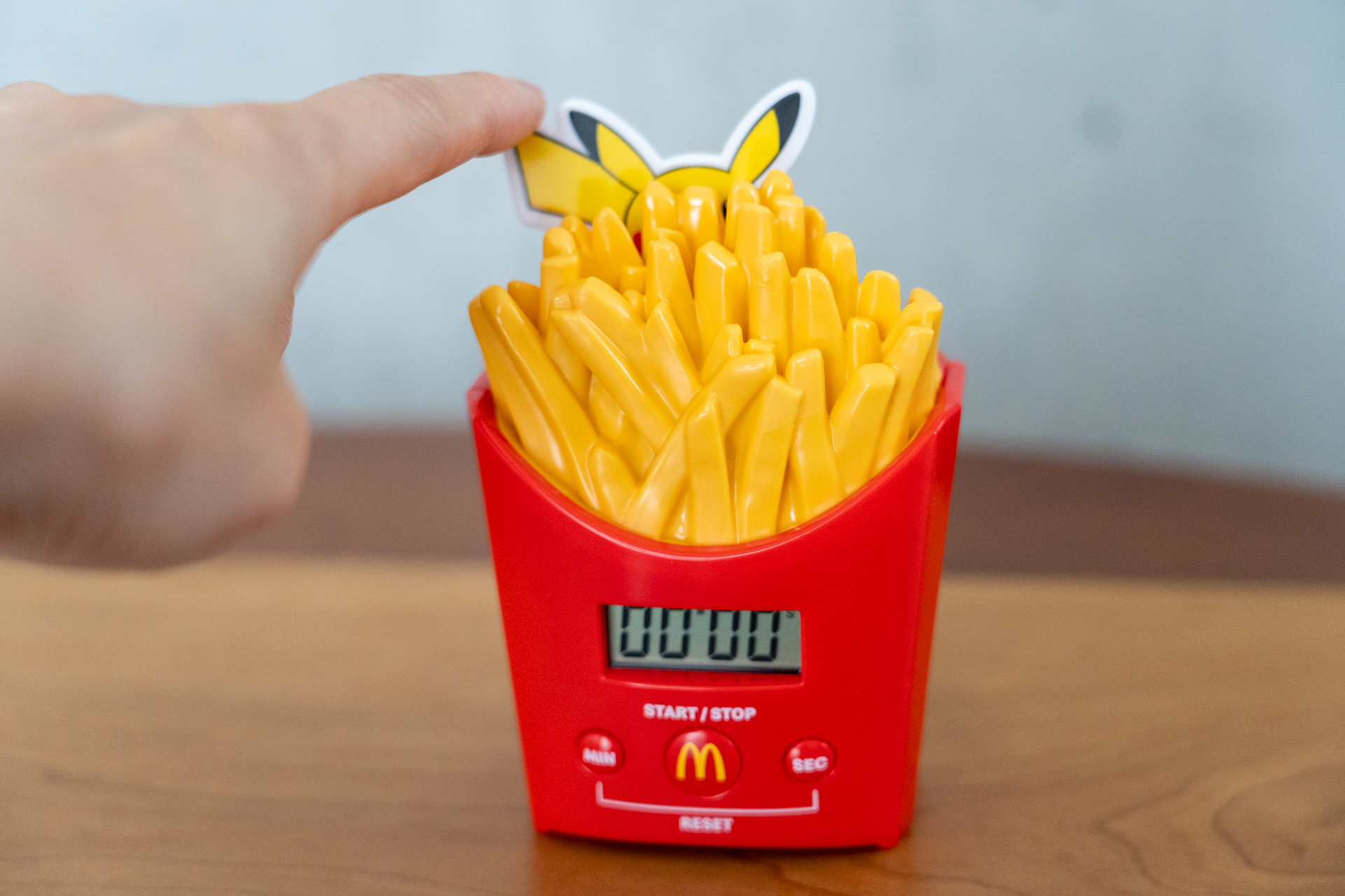 ピカチュウを押し下げる