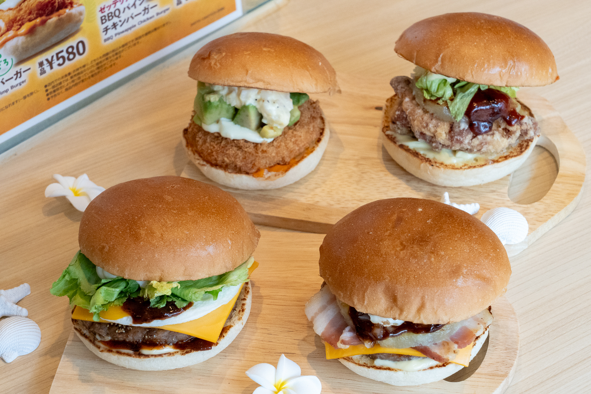 焼きパインにアボカド、とろ～り卵も！どれから食べるか迷う贅沢なラインアップ