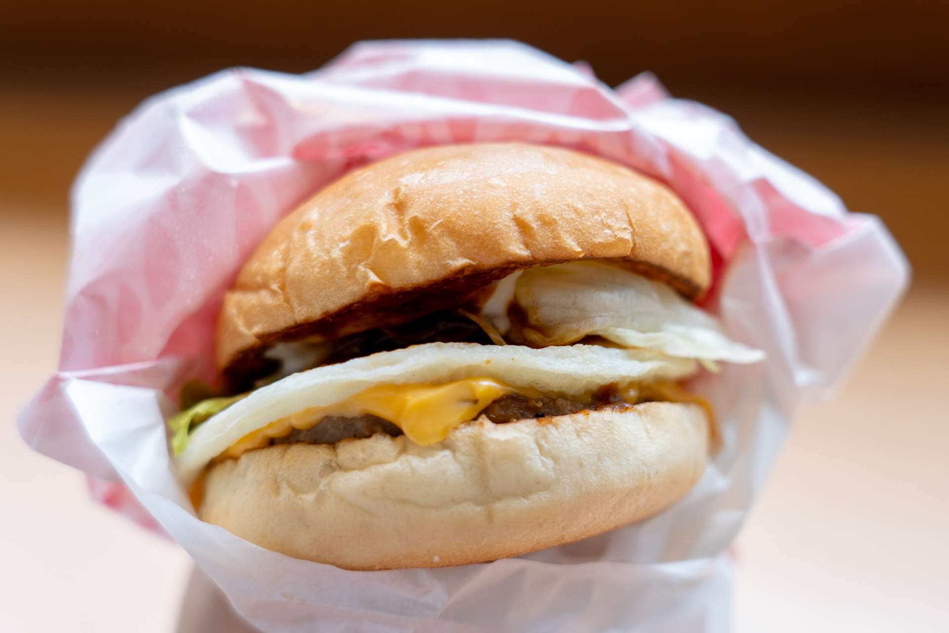 まずはロコモコチーズバーガーをいただきま～す