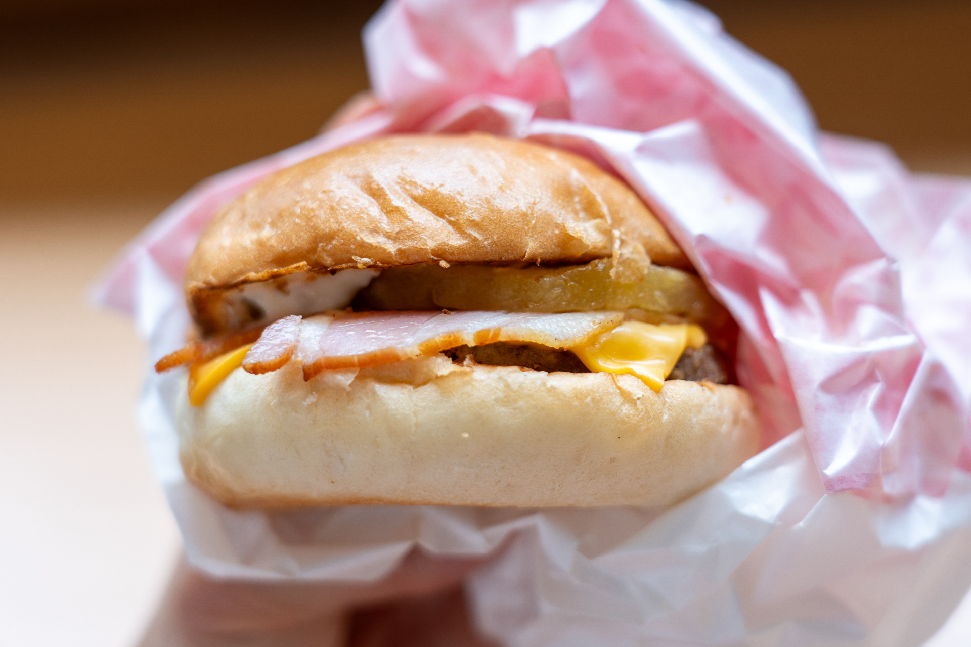 BBQパインビーフバーガーのベーコンもいい仕事をしている