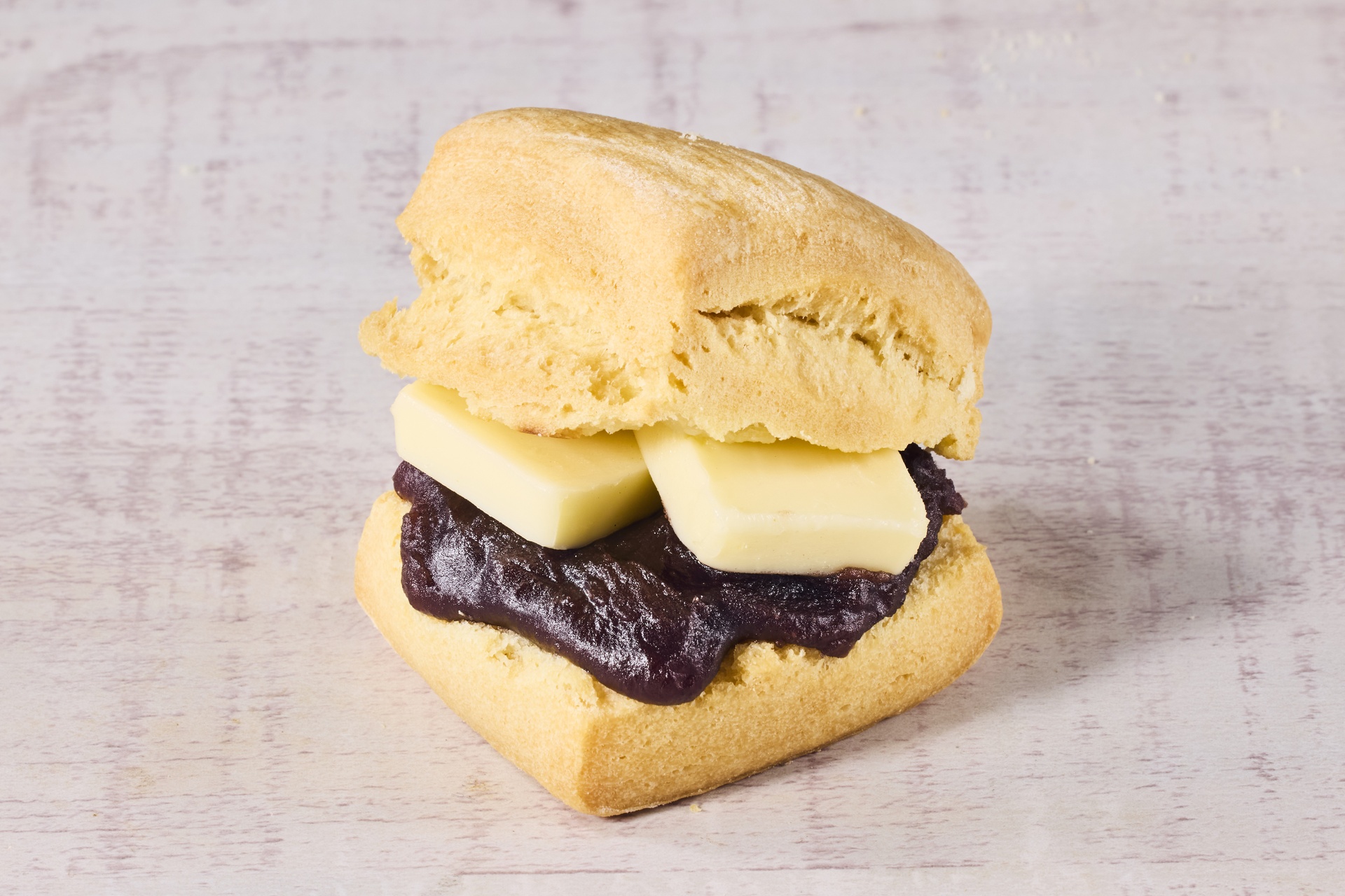 作りたてスコーンサンド こしあんバター（販売中）