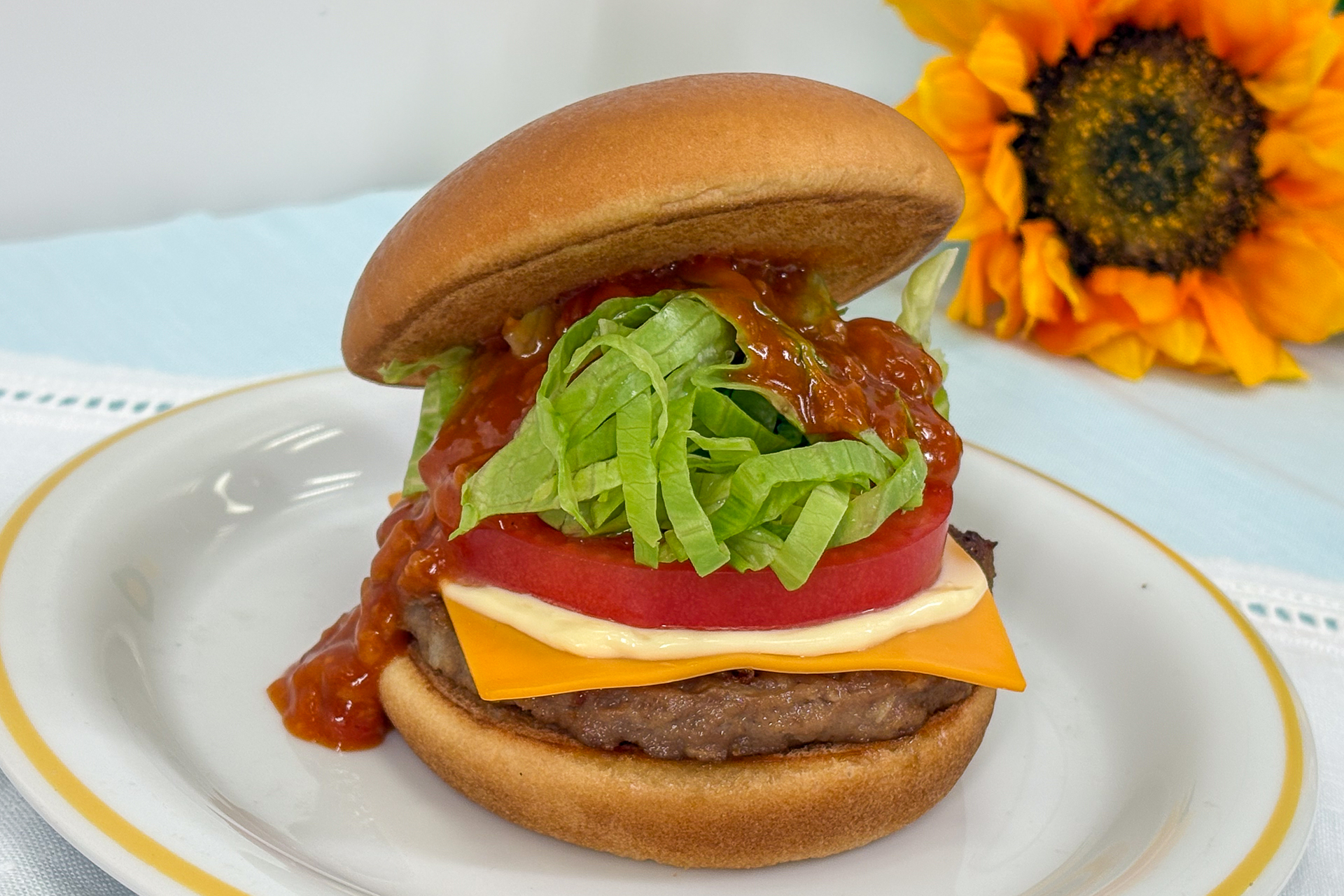 モスタコスバーガー。チーズをチェダーチーズベースに変更した
