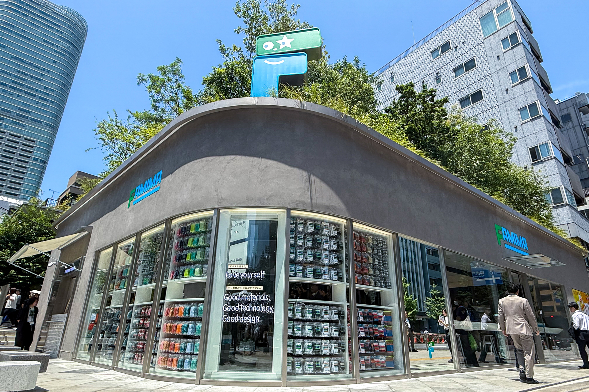 麻布台にオープンしたファミマ初の旗艦店「FAMIMA PARK AZABUDAI」