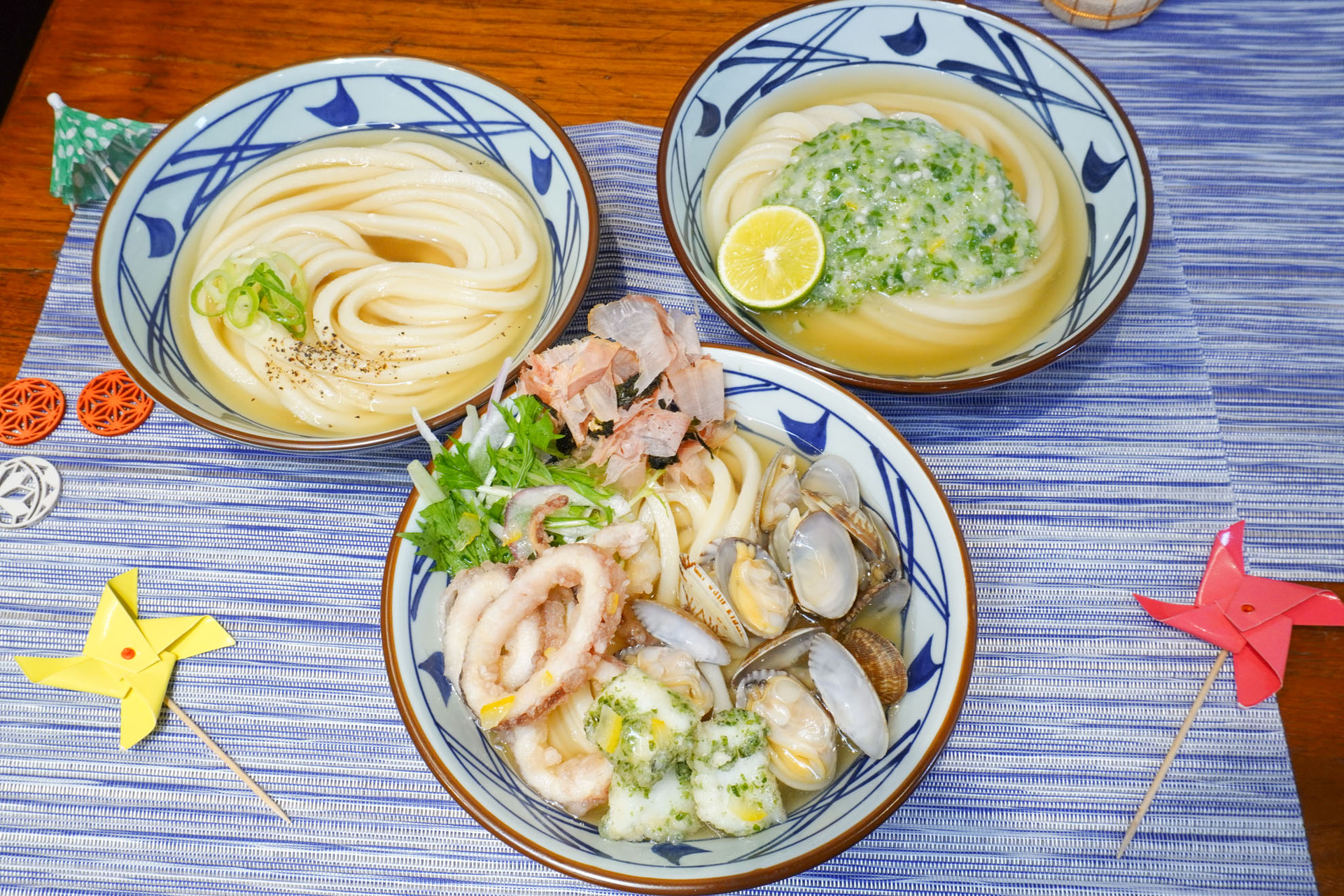 丸亀製麺の「冷たーい旨塩うどん」「冷たーいねばとろう旨塩うどん」「冷たーい山盛り海鮮旨塩うどん」