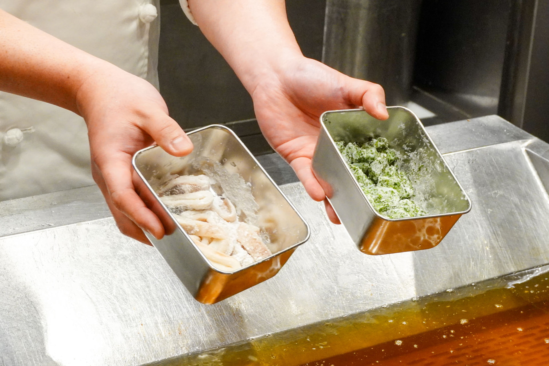 それぞれ片栗粉をまぶして揚げる