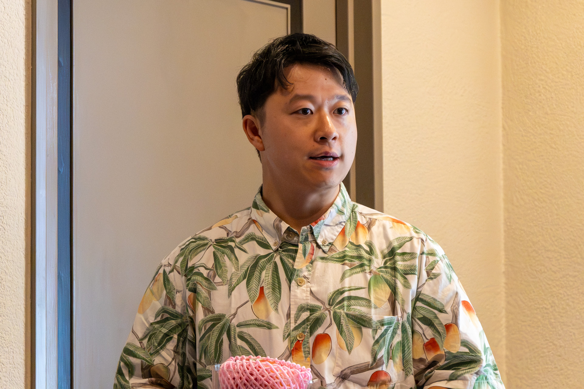レインボーフレッシュ株式会社 事業本部長 横上昌宏氏。マンゴーを50年以上取り扱っている父親の元で育ち、幼少の頃から“試食”としてマンゴーが頻繁に食卓に上がっていたとのこと