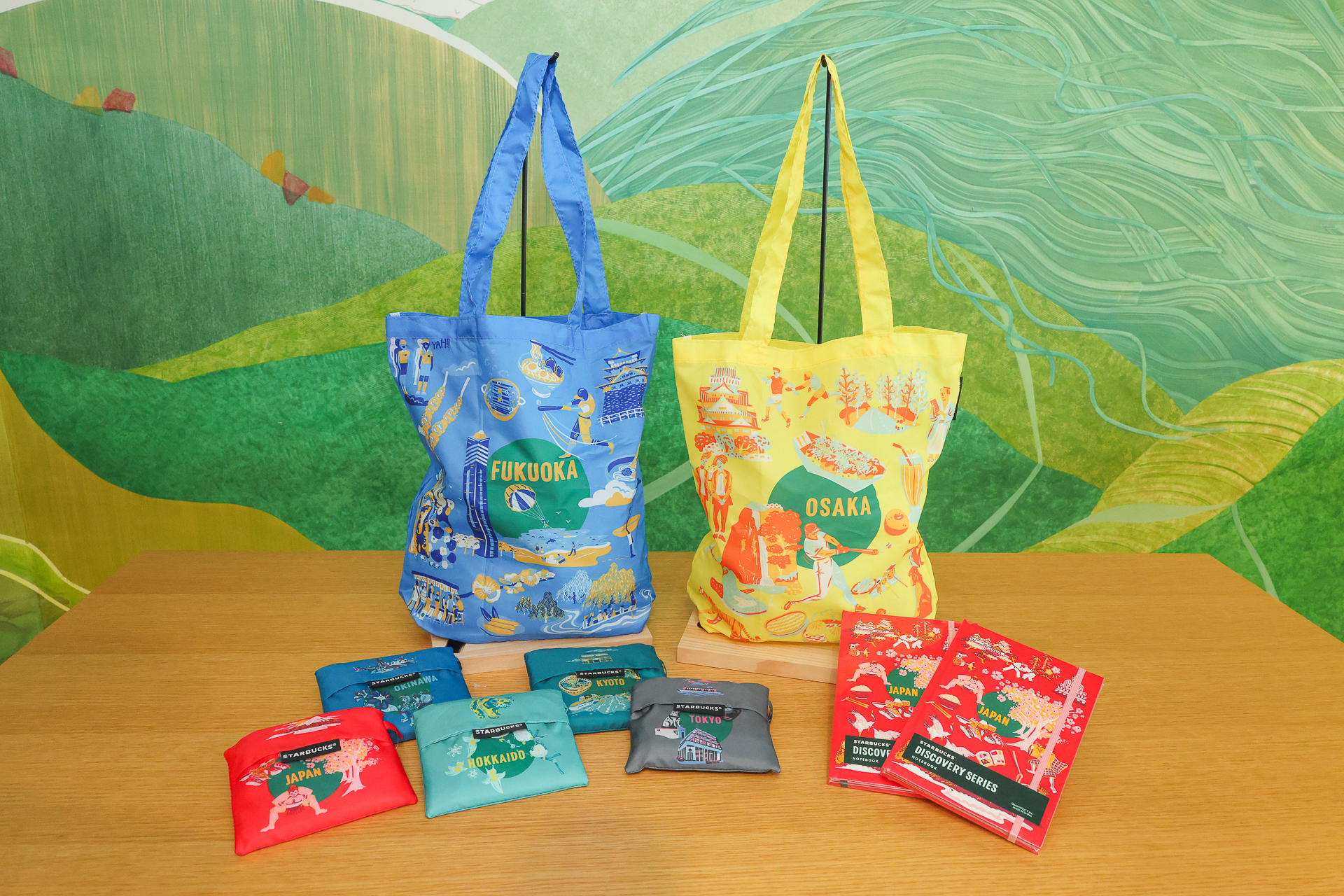 新登場のピンバッジセットとEcoバッグ