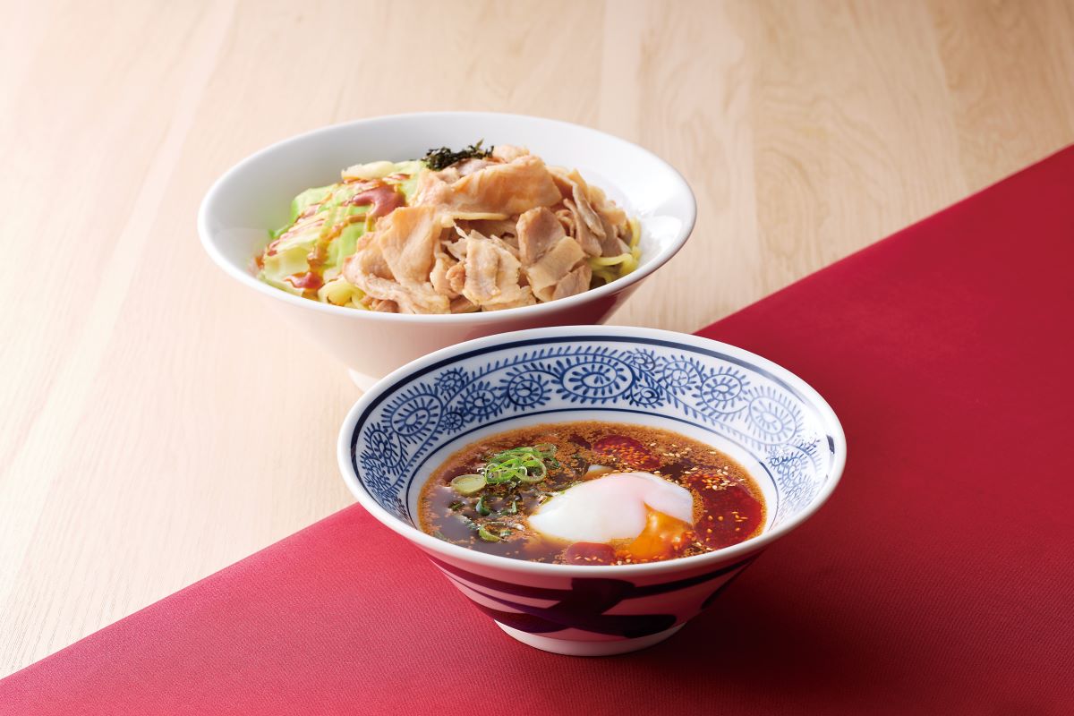 「とろける半熟卵の旨辛肉つけ麺」（1045円）