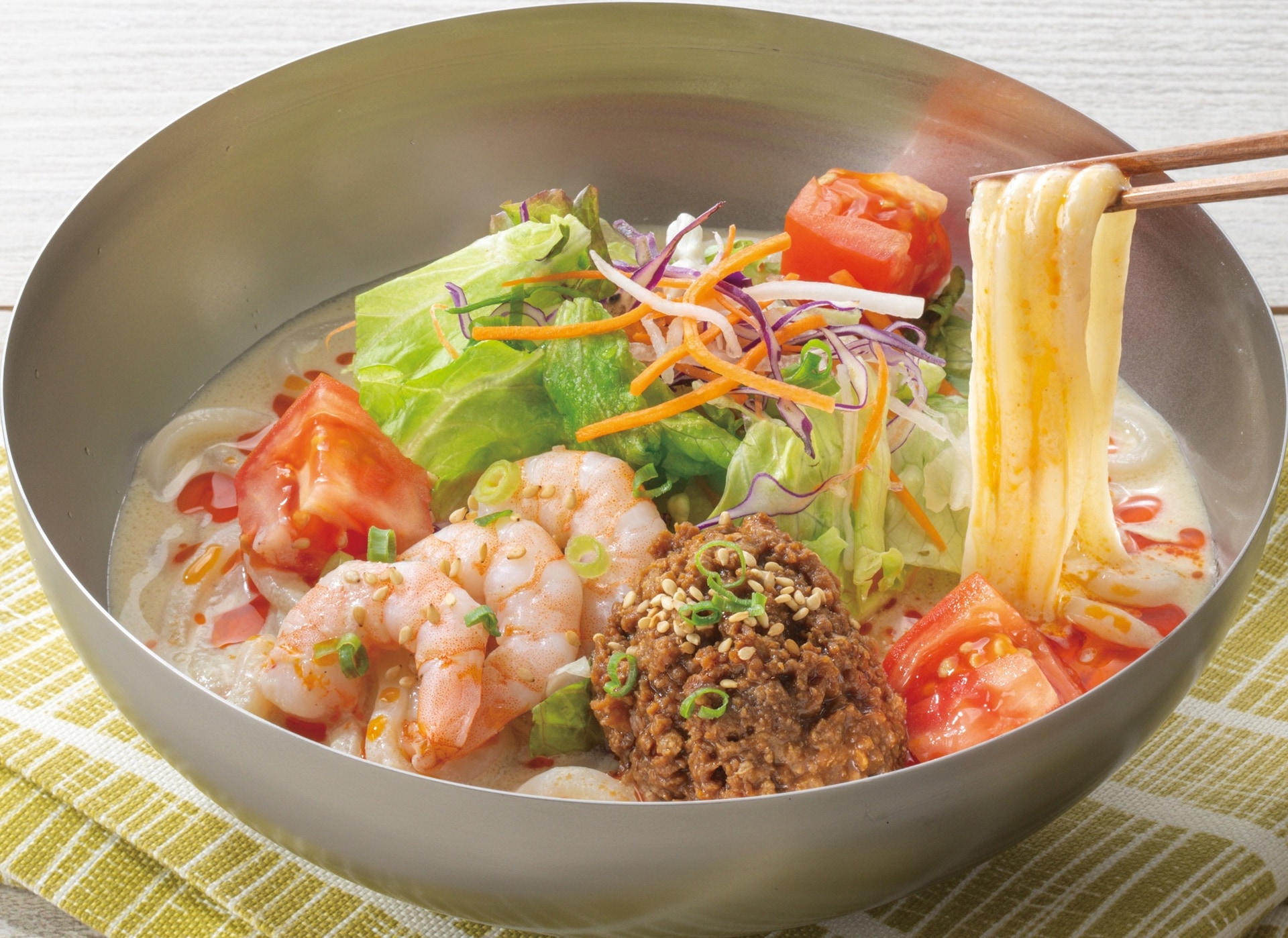 「胡麻香る冷やし豆乳担々うどん」（934円～999円）