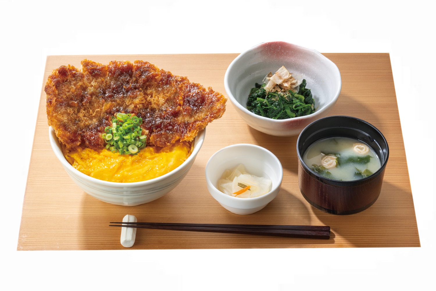 「チキンカツ玉子丼定食」（989円～1099円）
