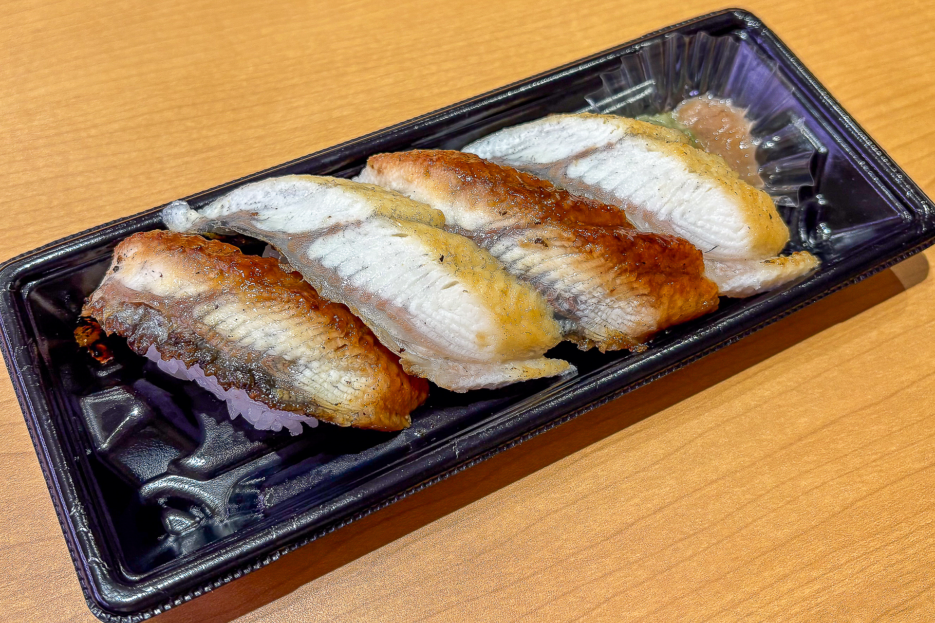 うなぎ食べ比べ4貫