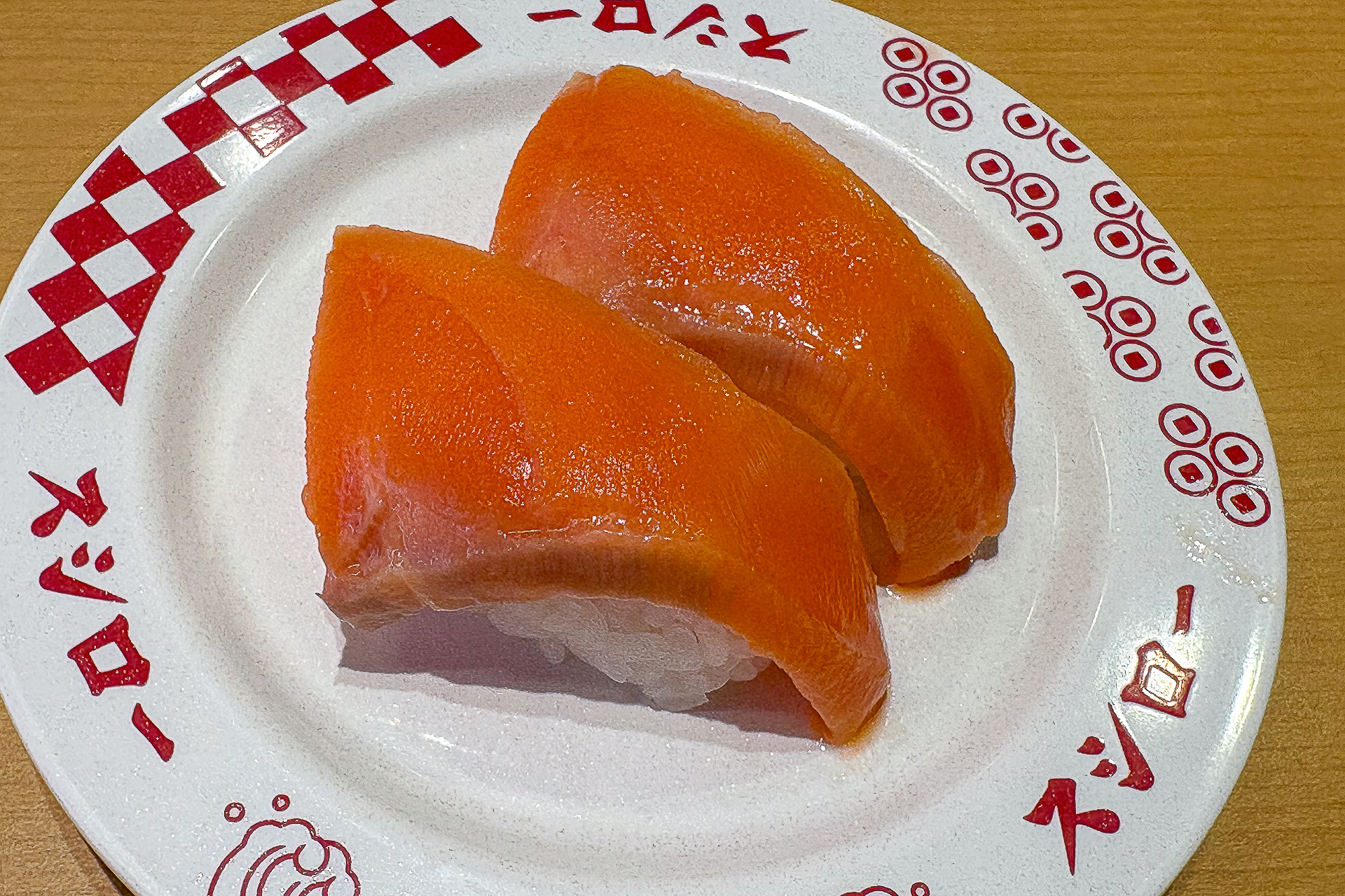 店内で一枚ずつ切りつける「大切りサーモン」