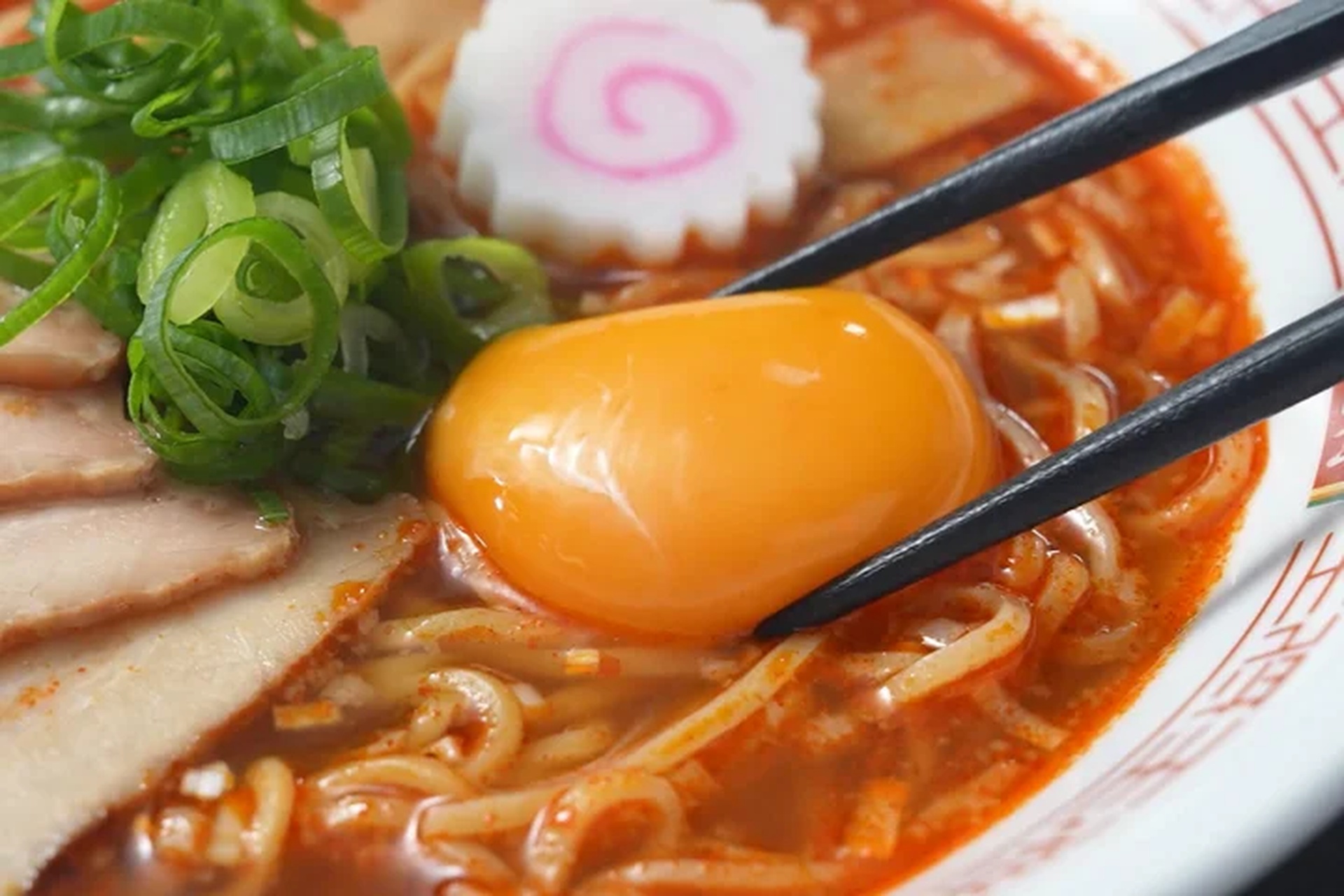 生卵トッピング（イメージ）