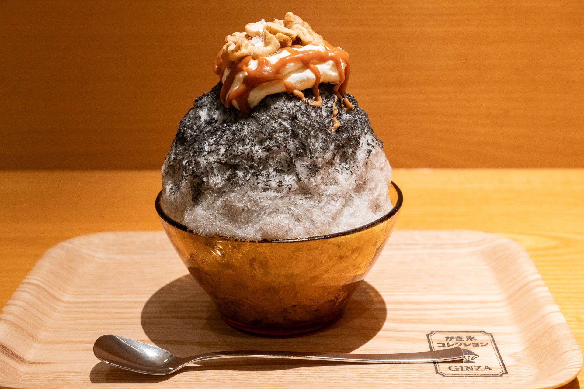 あずきや安堂「黒胡麻生クリームキャラメルナッツとひんぎゃ塩」（1980円）