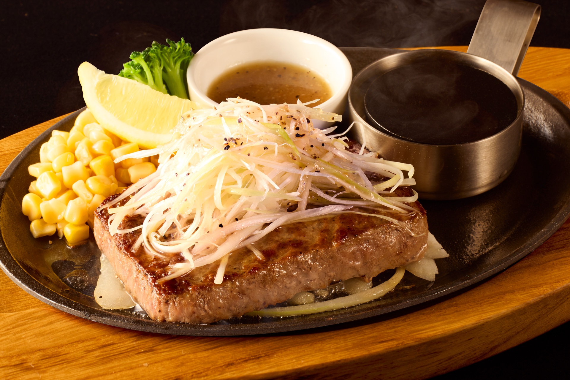 ビーフハンバーグステーキ ～ネギ塩レモン～
