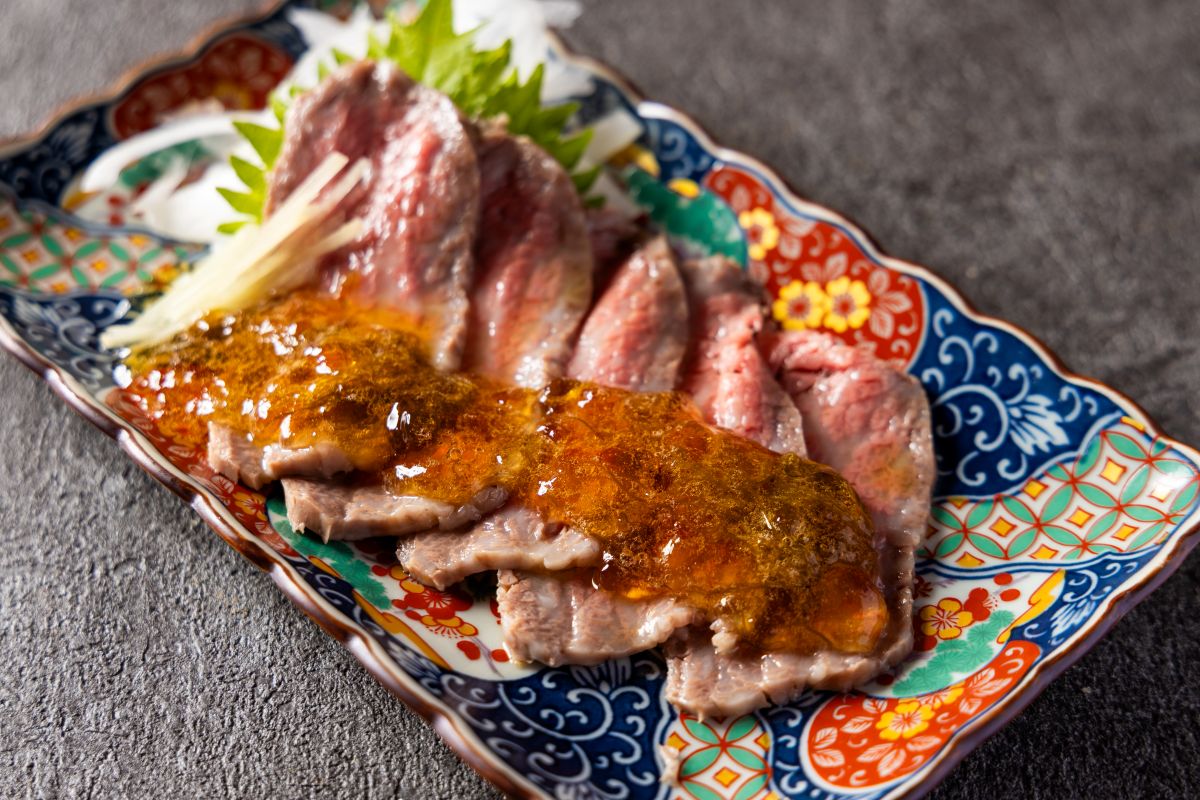 俺の割烹「松阪牛の昆布〆 もずくのジュレ仕立て」